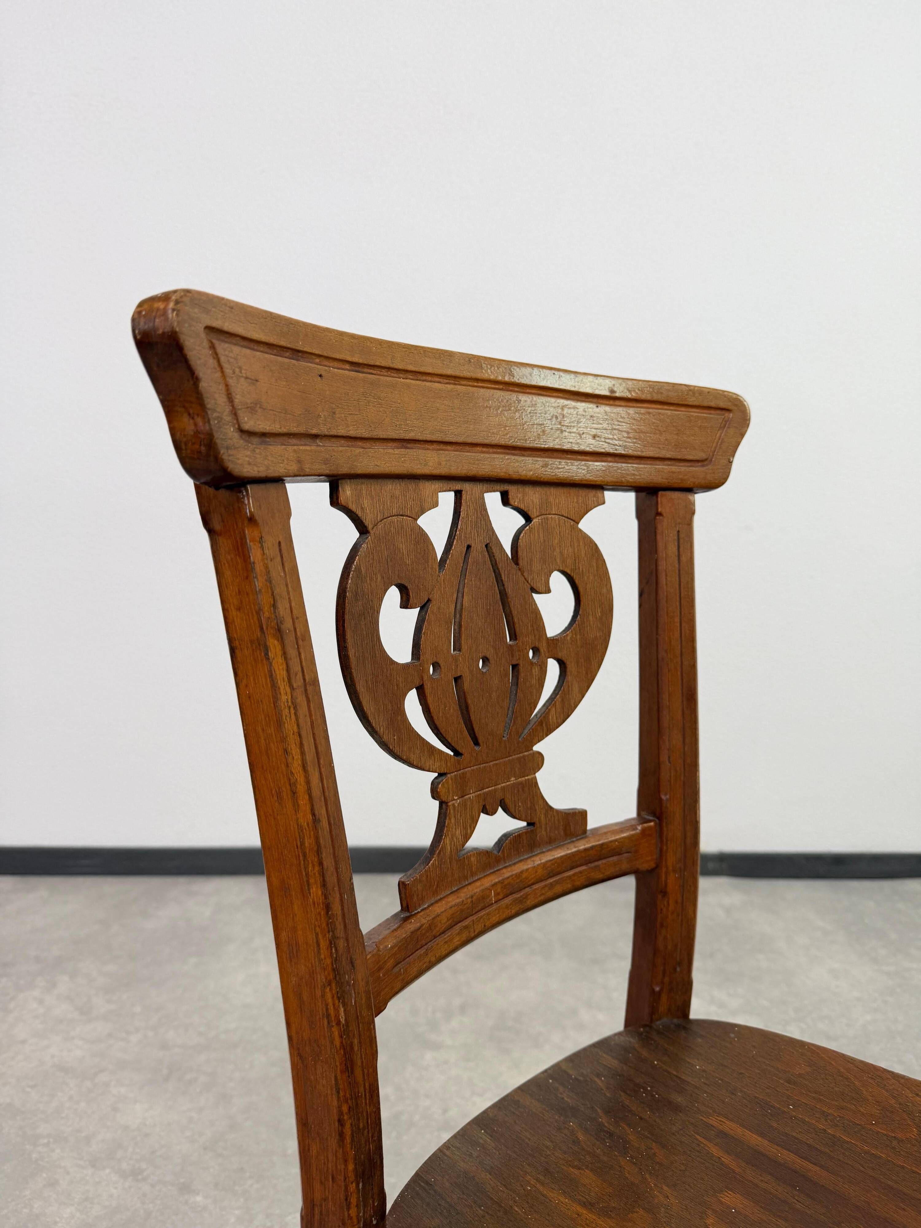Set of Thonet bentwood dining chairs, in the Vienna Secession style, period.