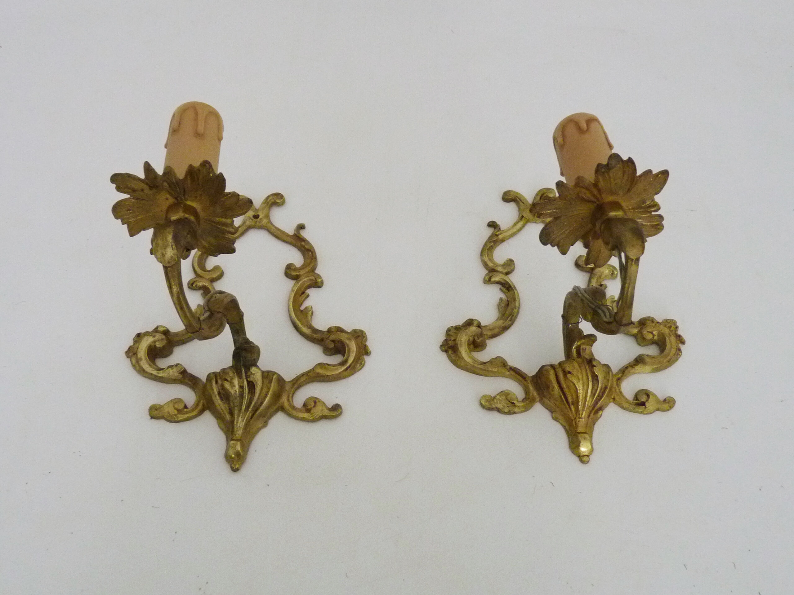 Vintage pair of bronze wall sconces from the 1950s and 60s.