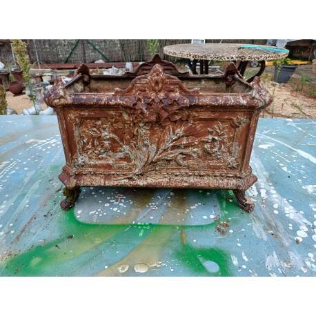 1 cast iron planter from 1900 from Charleville - Mézières