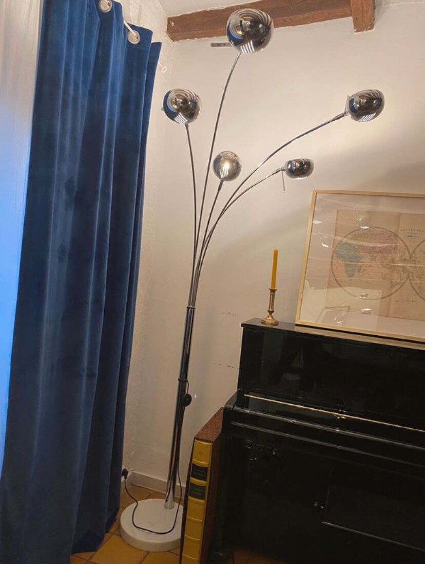 5-foot marble lamppost