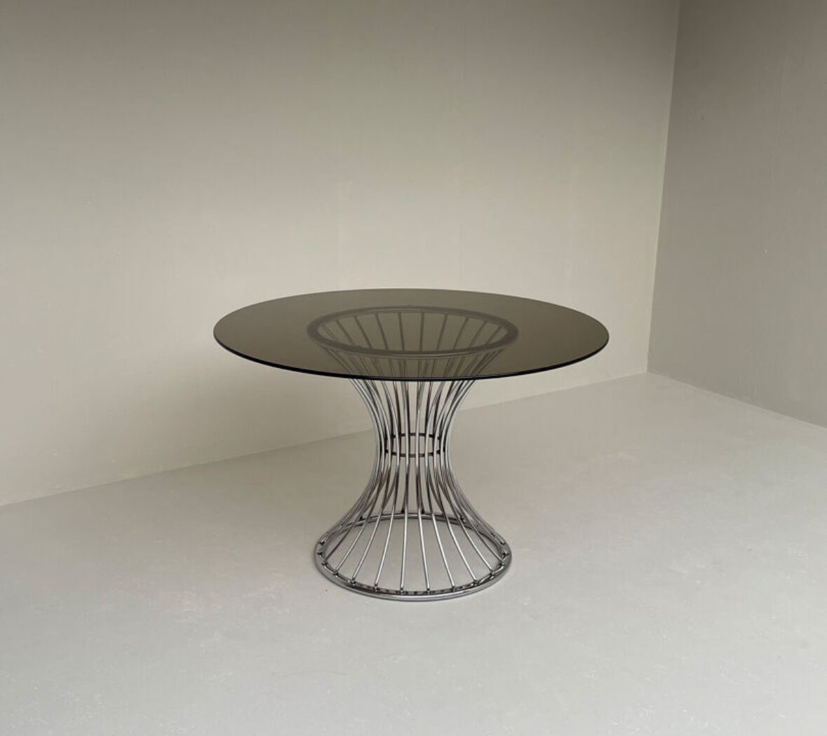 Space Age round dining table in chrome metal and smoked glass.