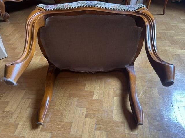 Upholstered chairs in cherry wood, Regency style, Louis XIV with its footrest (set).