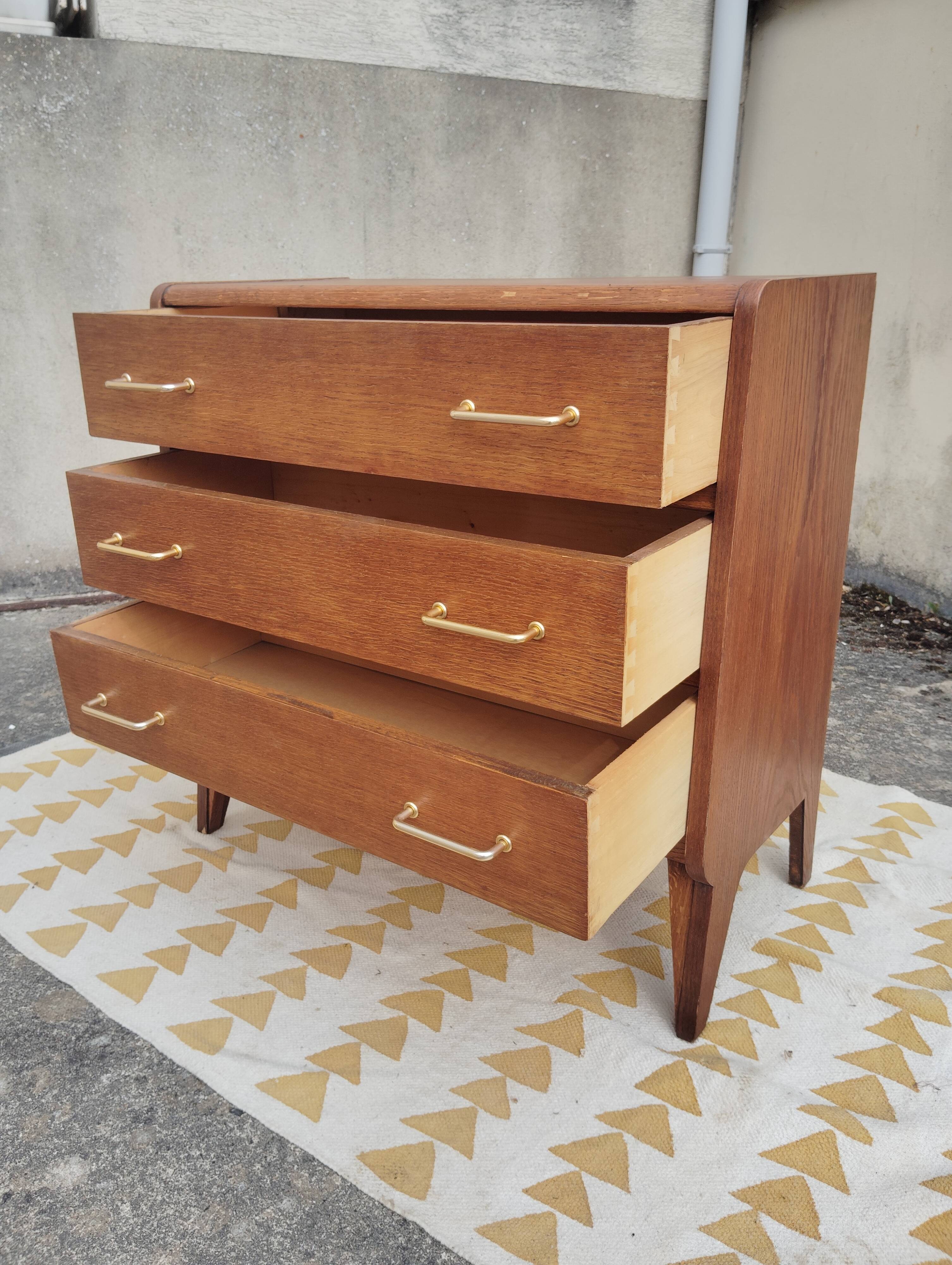 Small vintage chest of drawers