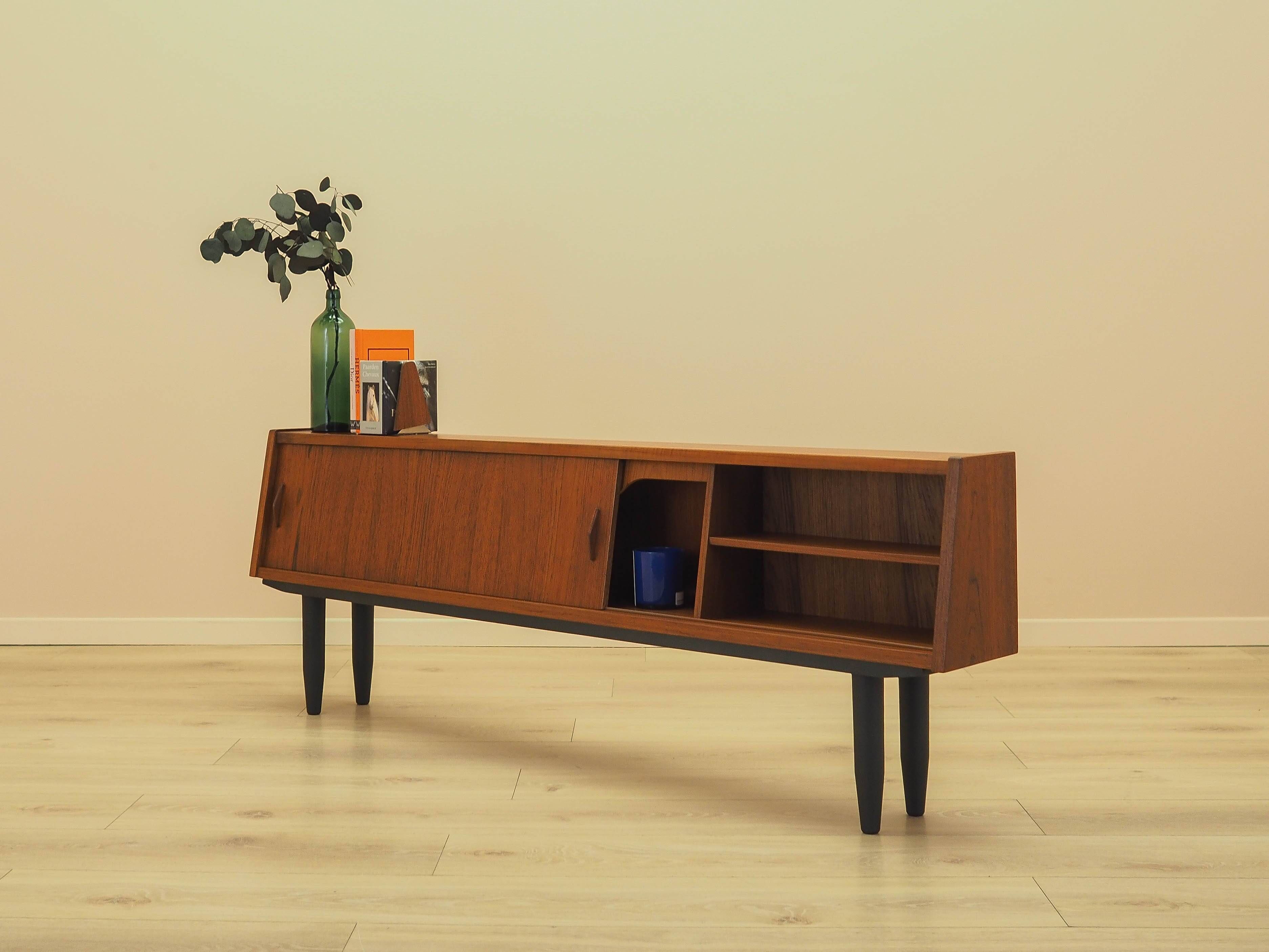 Buffet en teck avec éclairage intérieur, danois, années 1960.