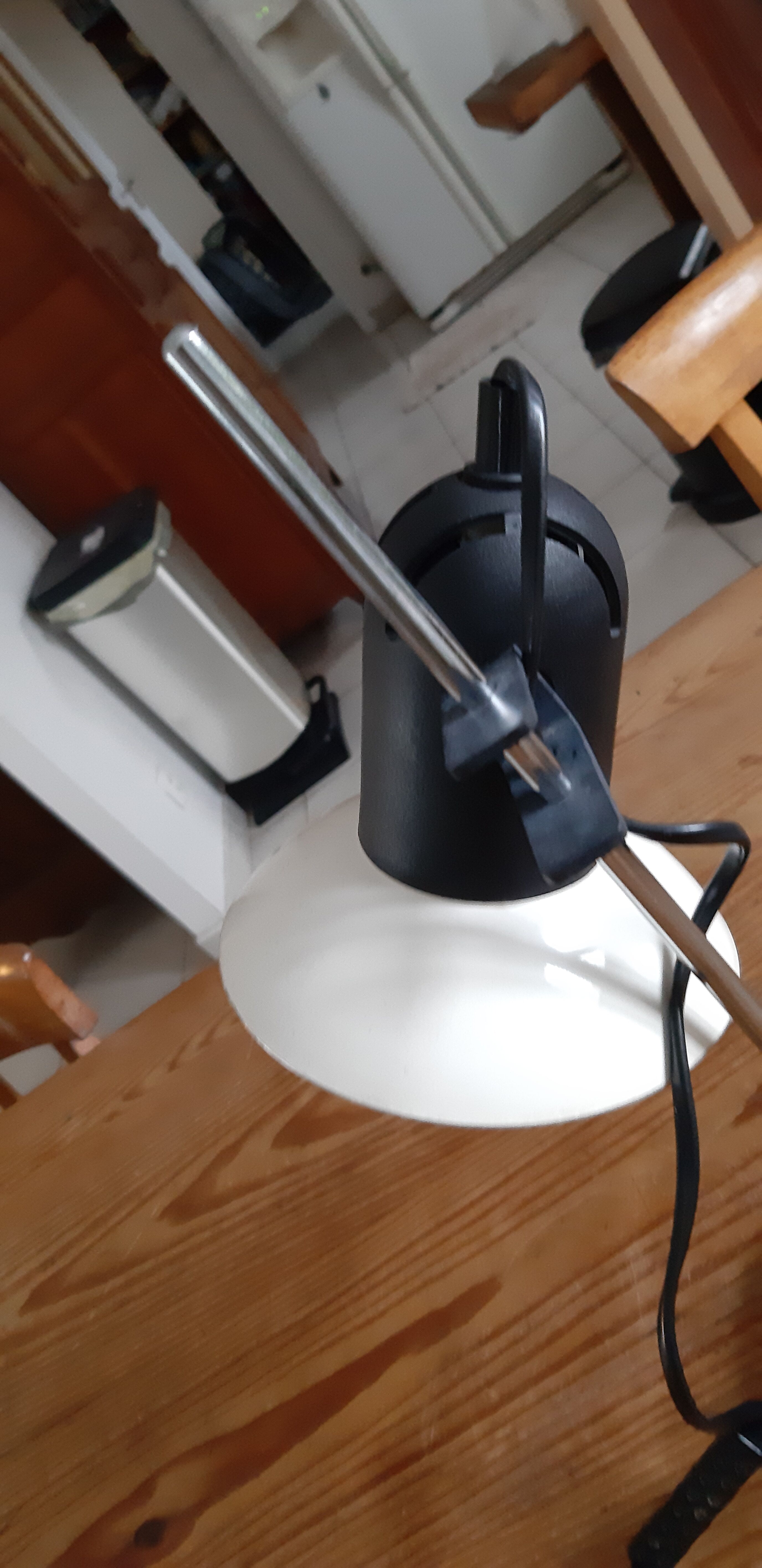 Height adjustable vintage lamp