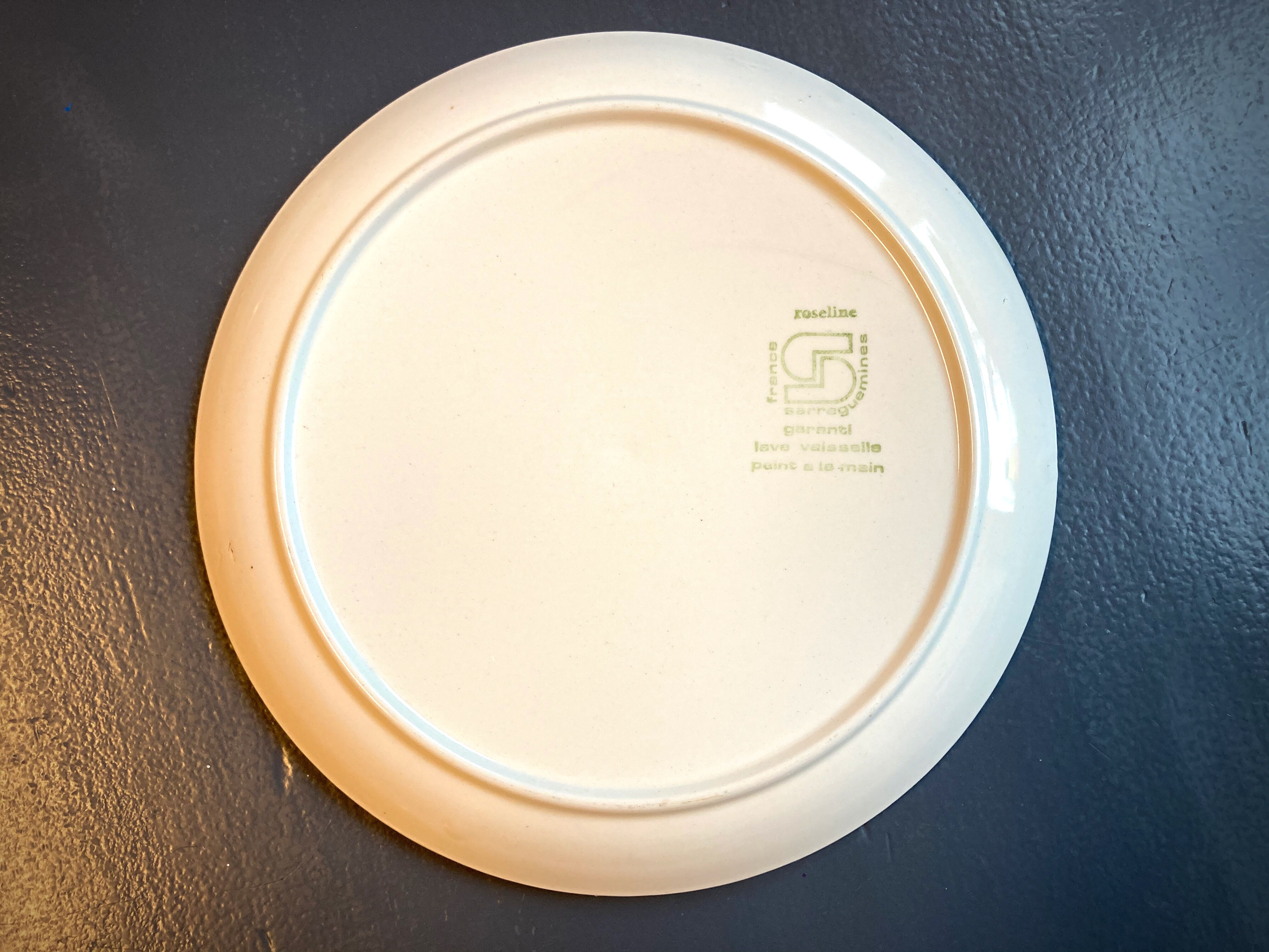 Seven vintage flower power plates