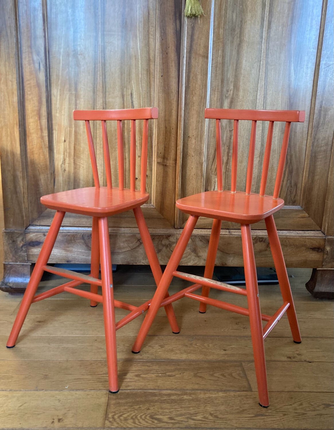 Vintage solid wood high chairs in Western style for children.