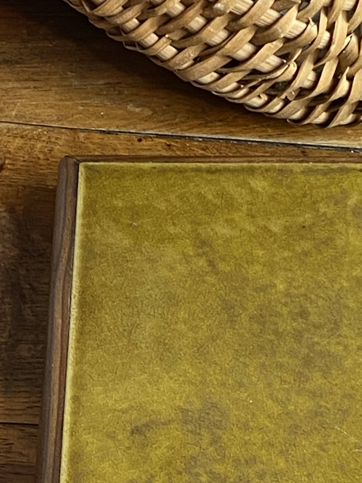Ceramic and wood trivet