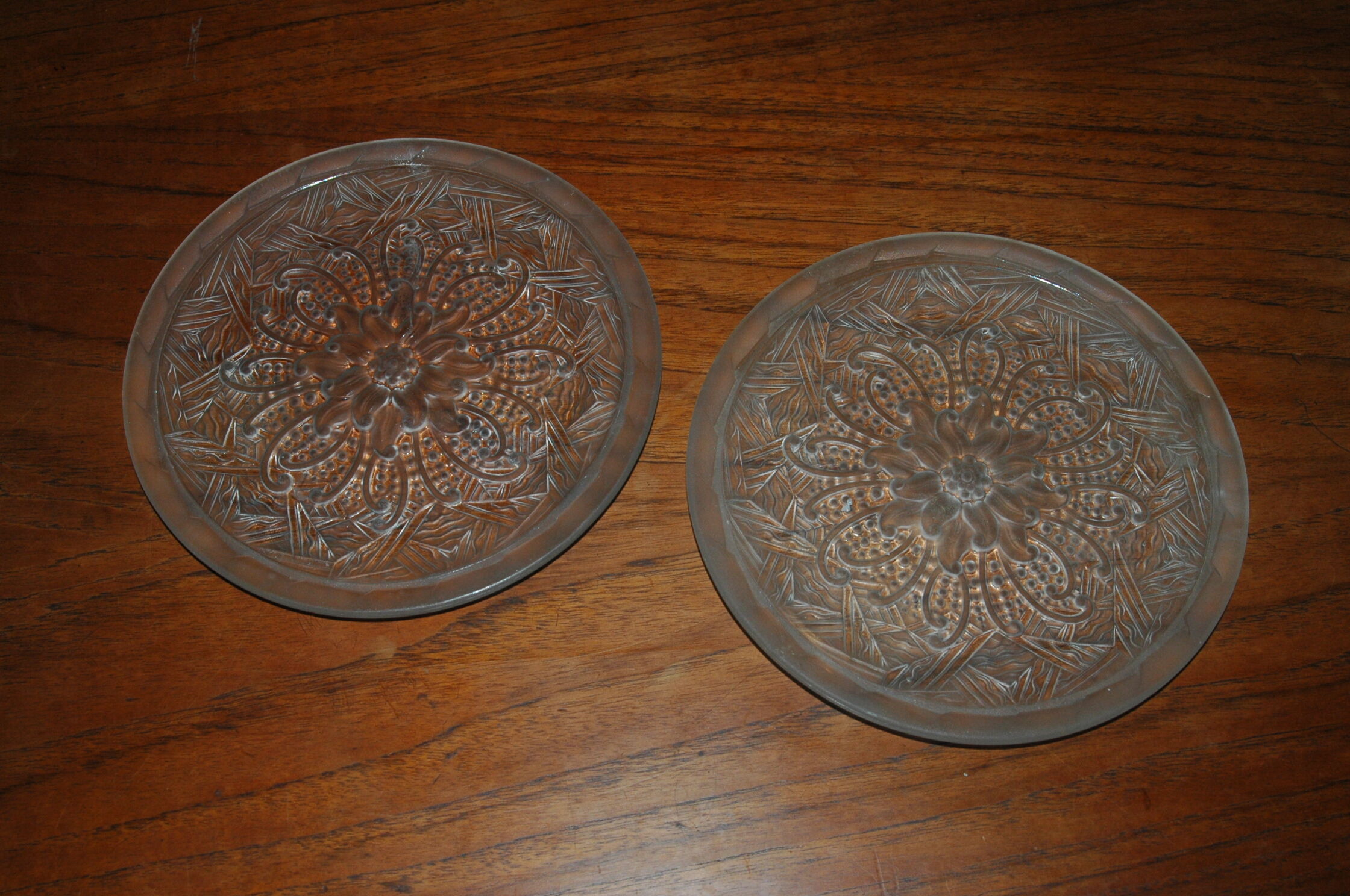pair of art-deco plates in glass paste by Lorrain
