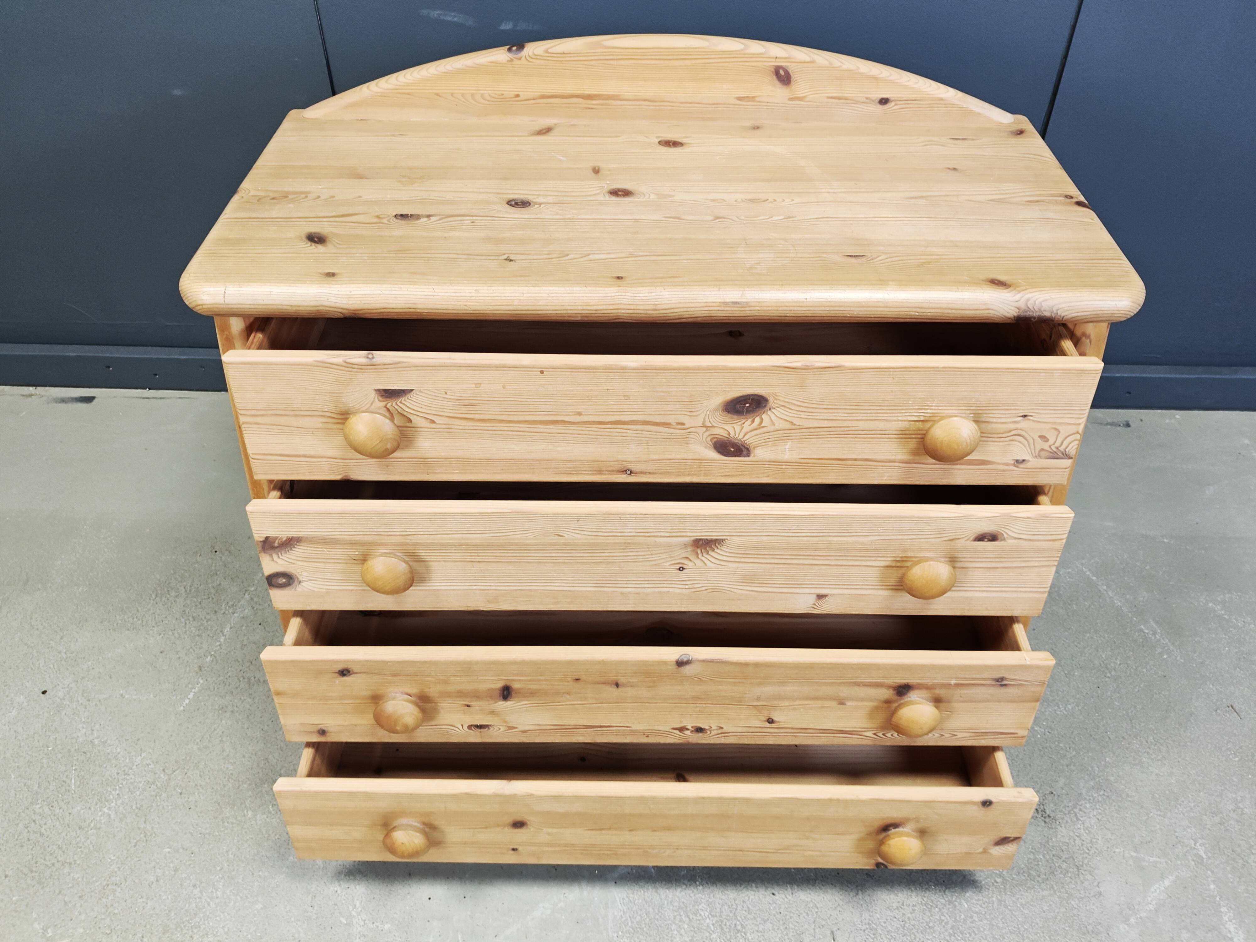 Scandinavian pine wood chest of drawers, 1980s