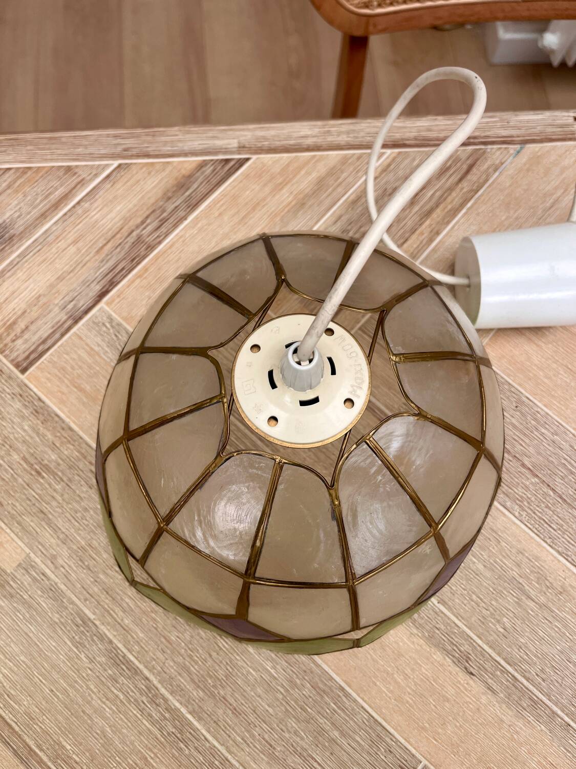 Green "Harlequin" mother-of-pearl earring