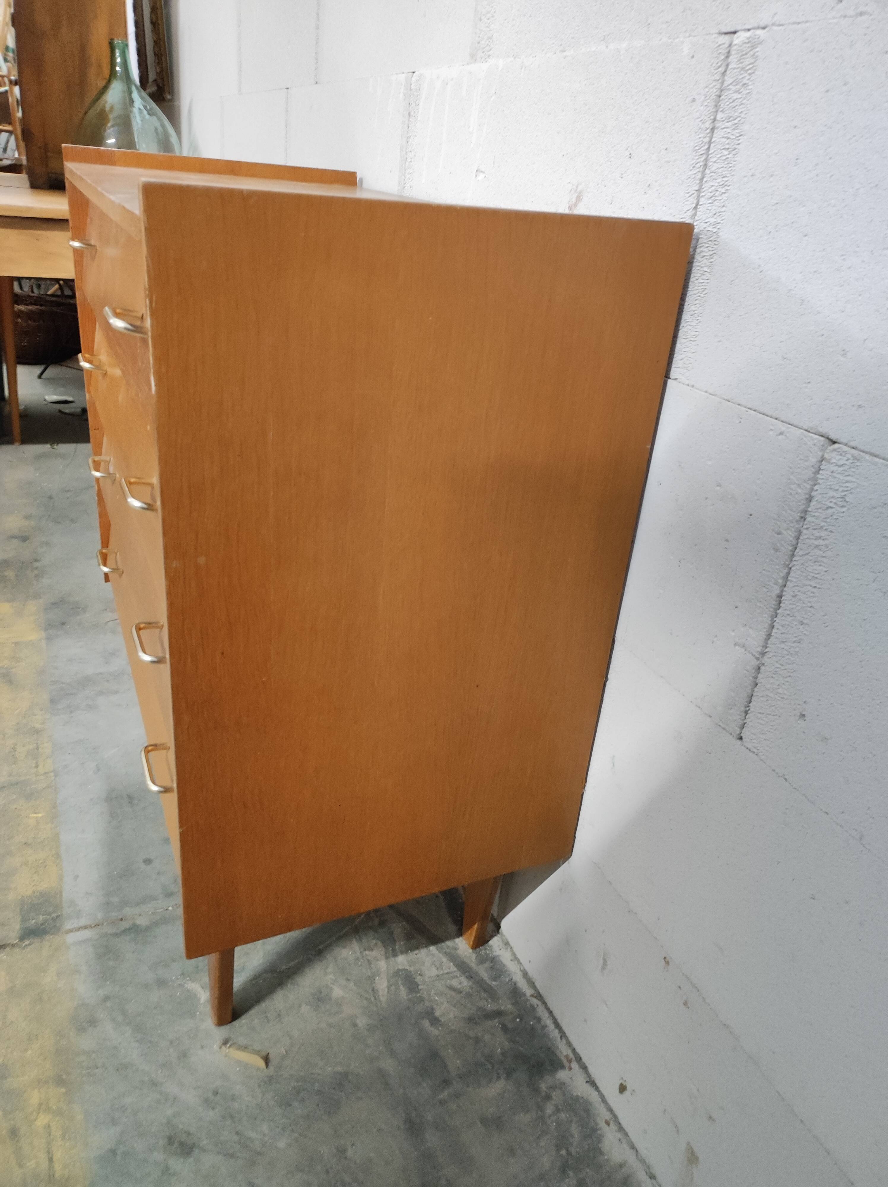 Commode vintage pieds fuseau