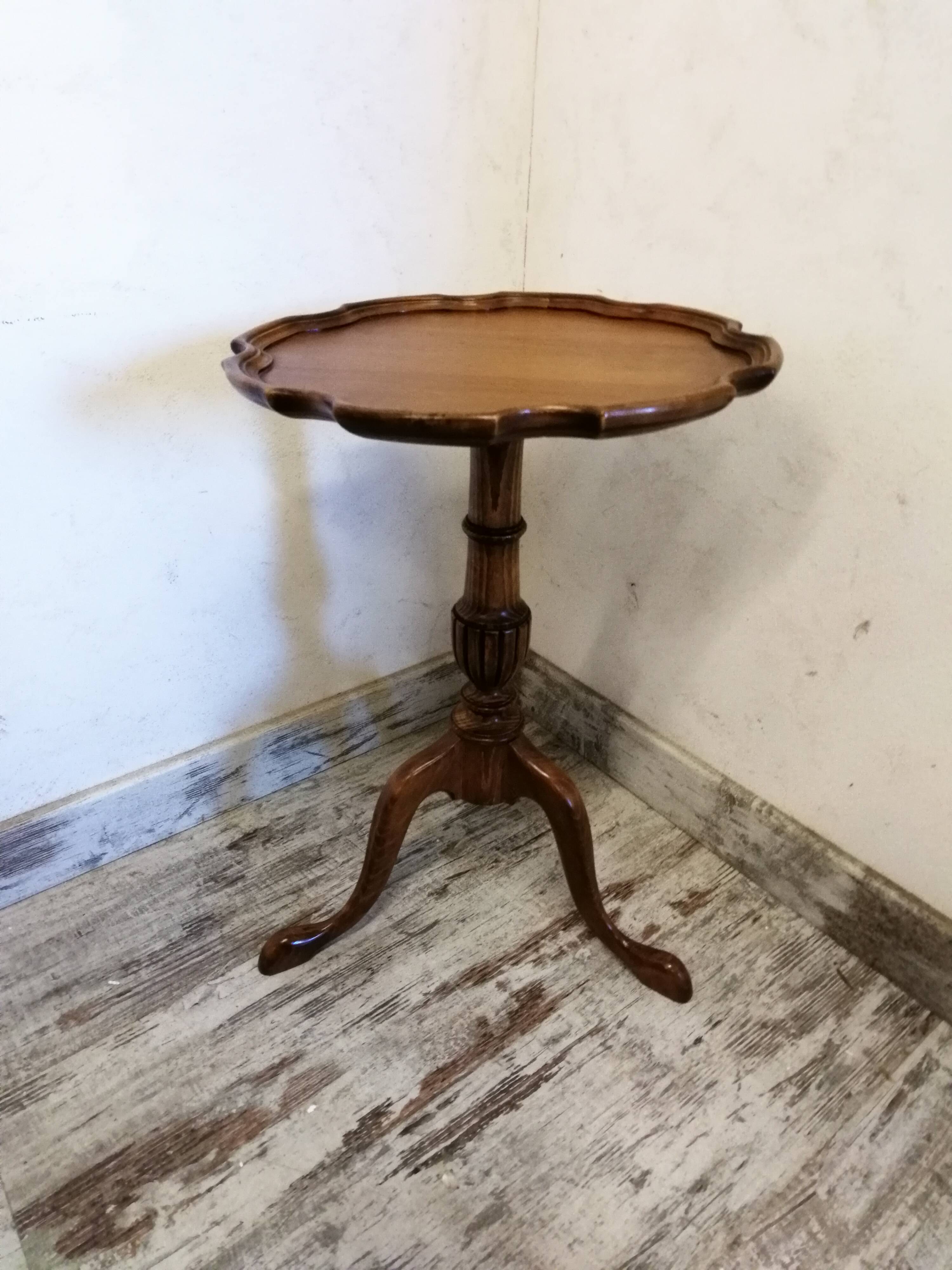 Wooden pedestal table