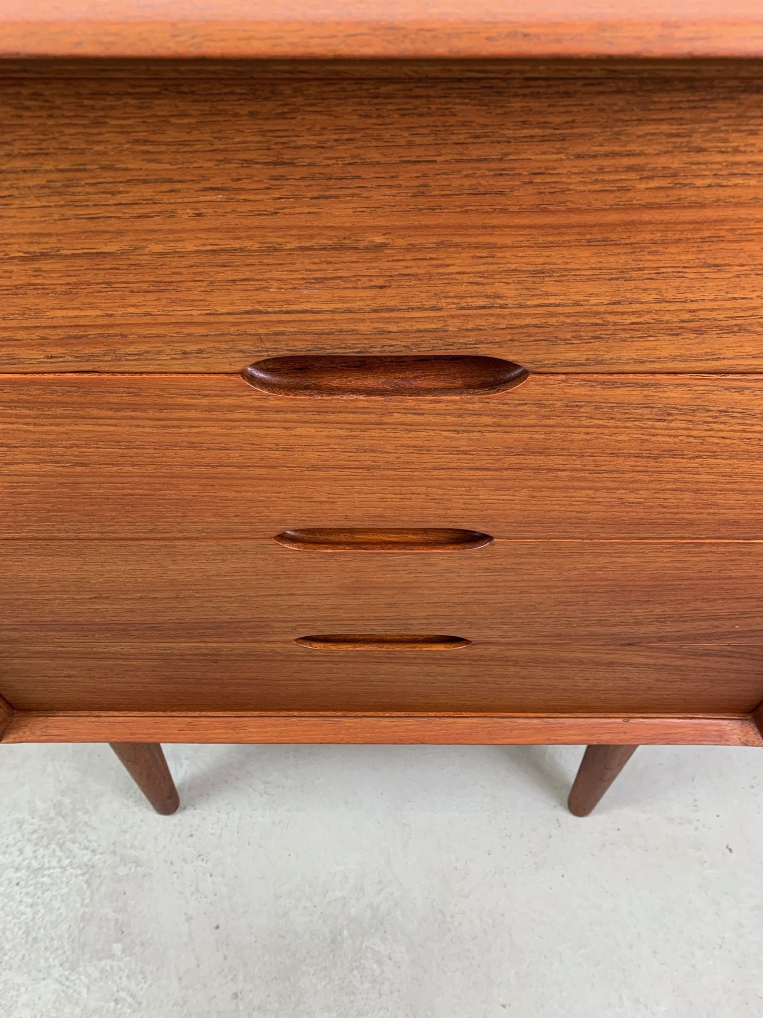 Commode en teck années 1960
