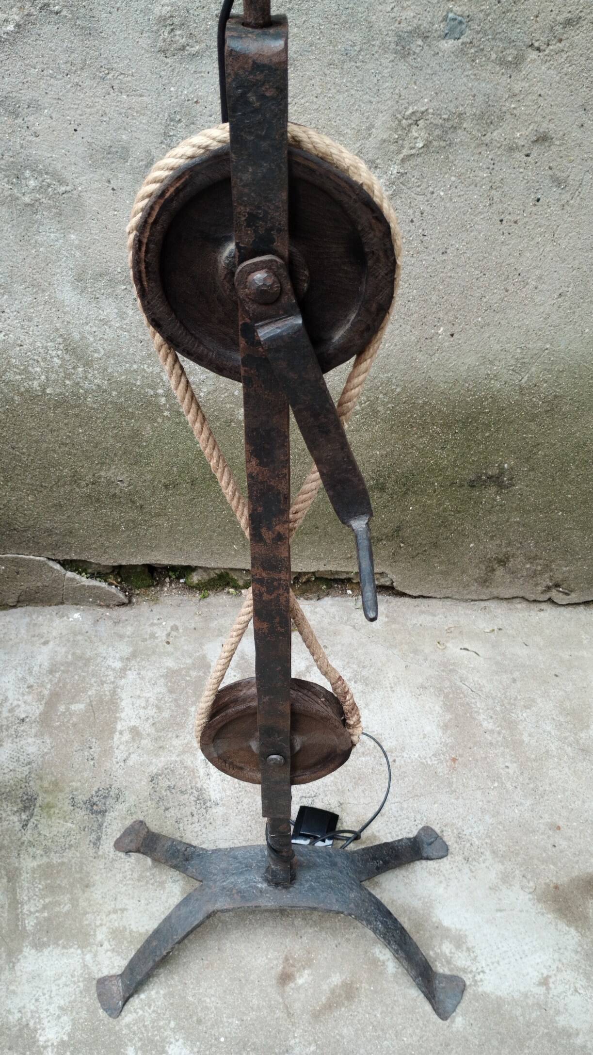 Brutalist floor lamp in wrought iron and glass paste