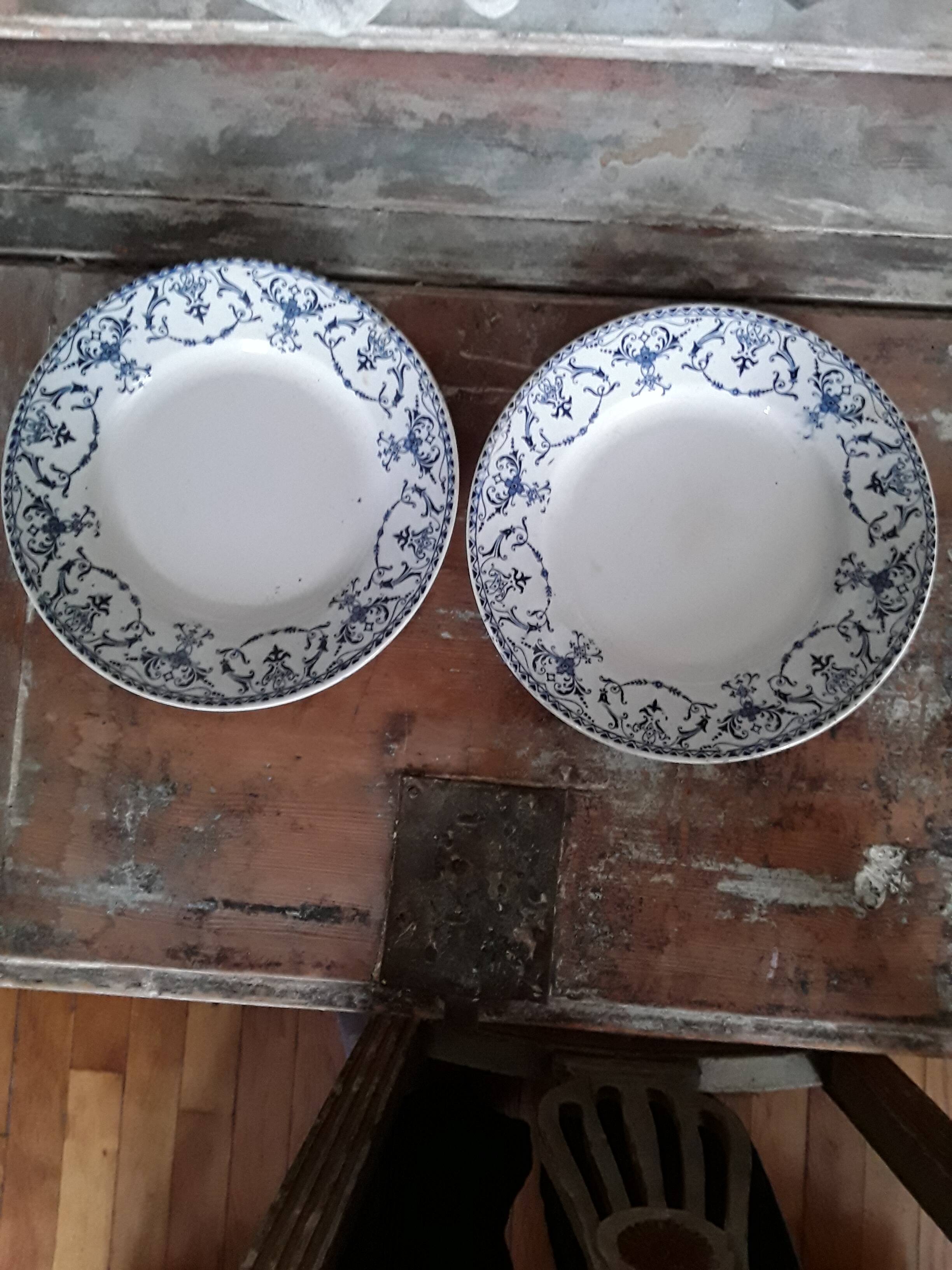 Set of 2 plates with Luneville blue decor