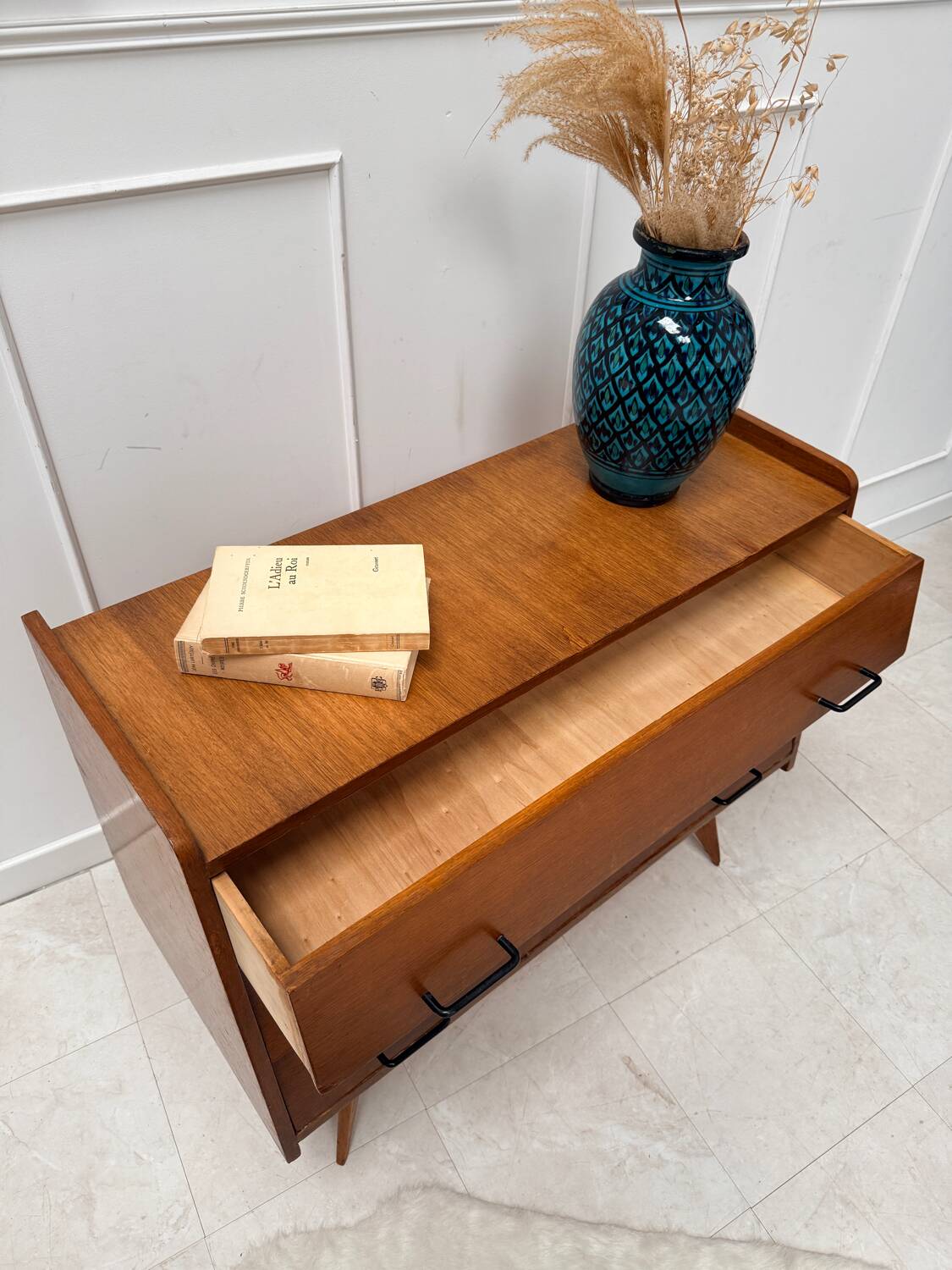 Commode pieds compas