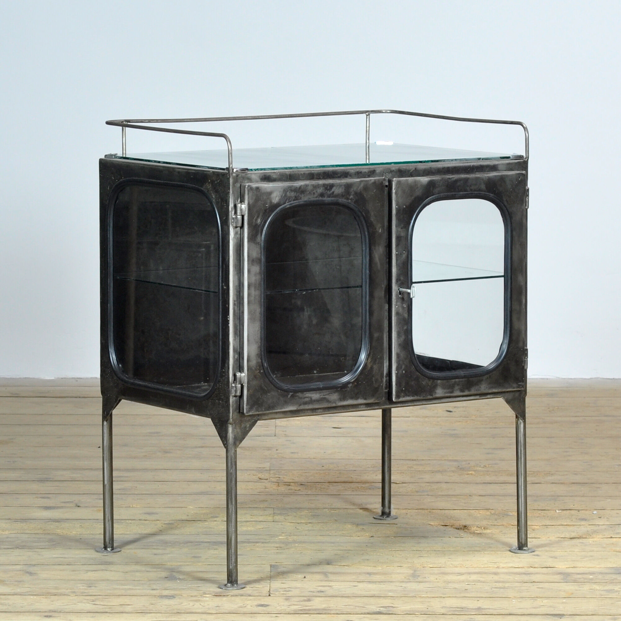 Cabinet d'hôpital vintage, années 1970