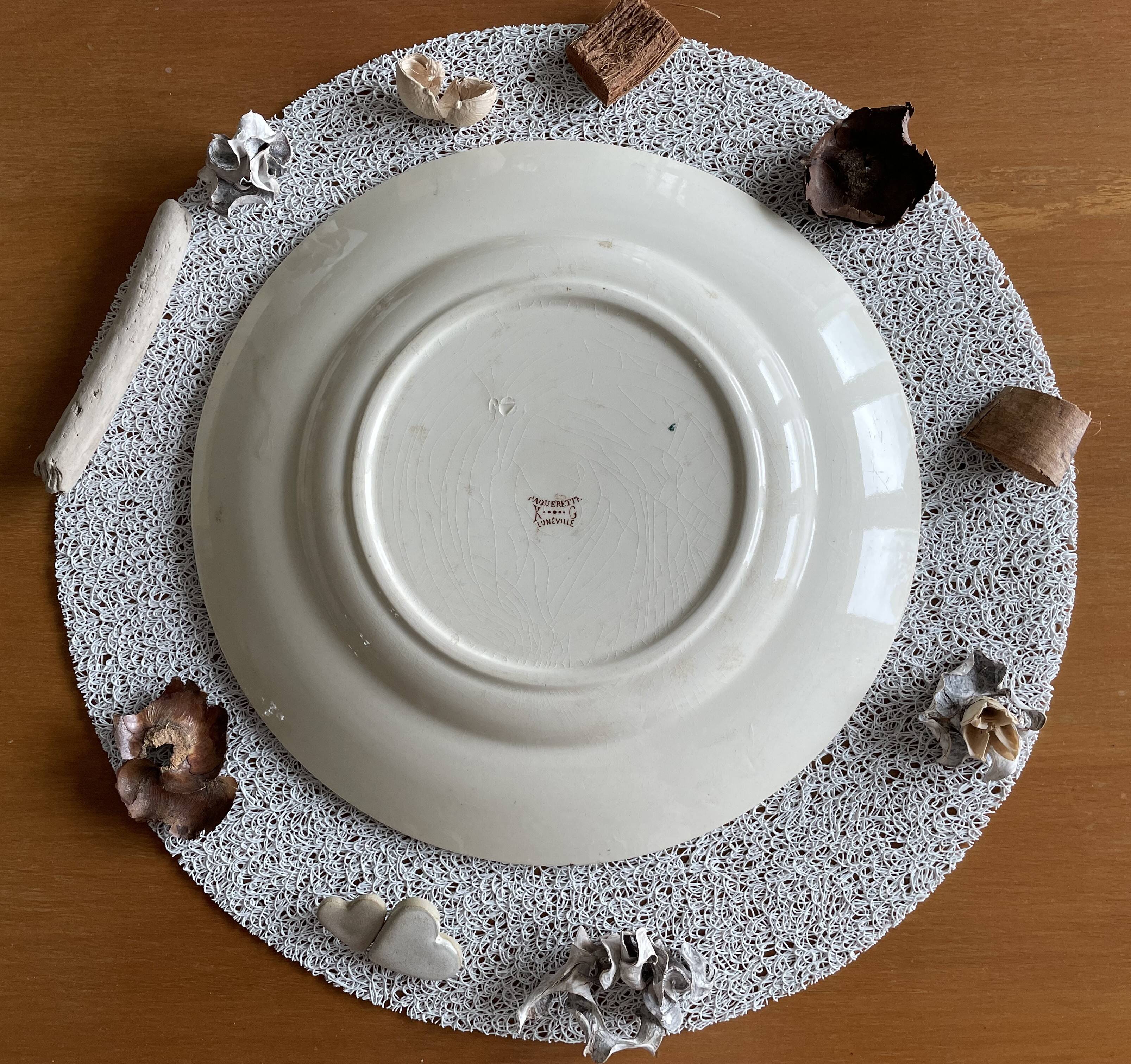 Antique serving dish in Lunéville earthenware.