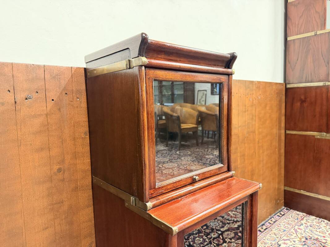 Low Classic English Bookcase Globe Wernicke