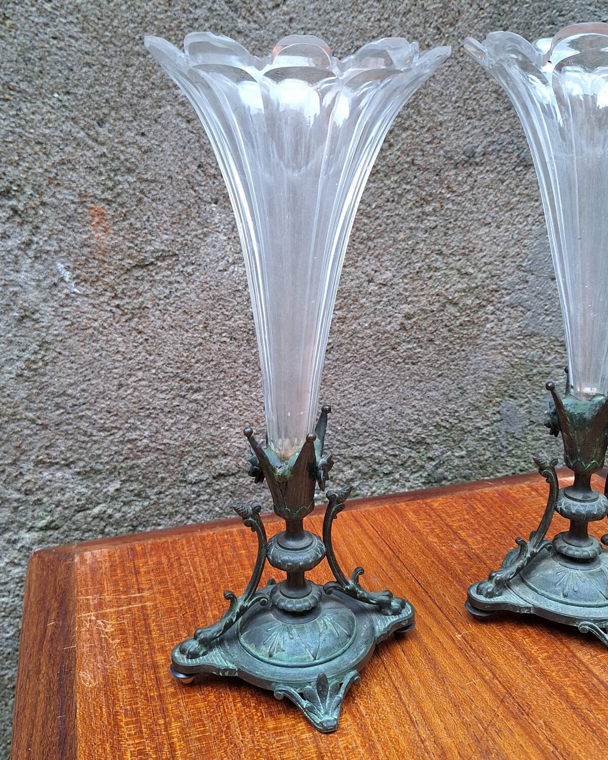 Pair of cornucopia vases in bronze and crystal, 19th century.