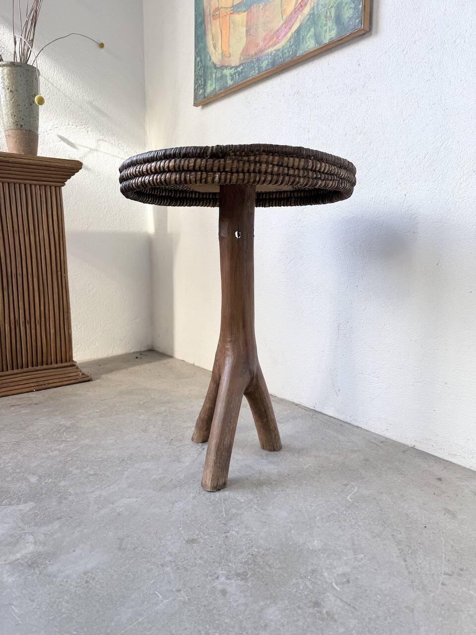Sellette tripode art populaire en paille tressée, 1950