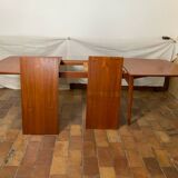 Extendable dining table