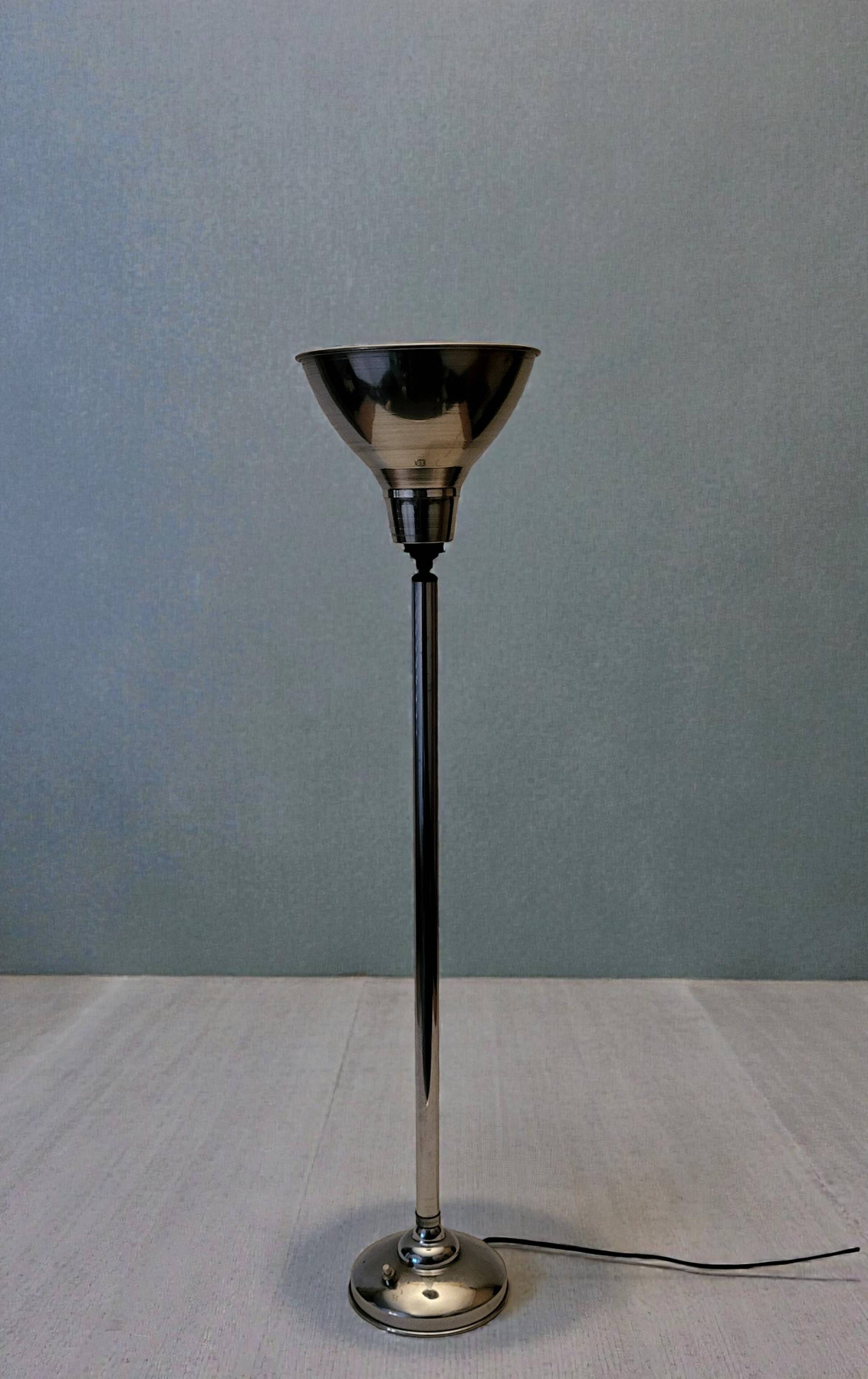 Art Deco lamp in chromed metal