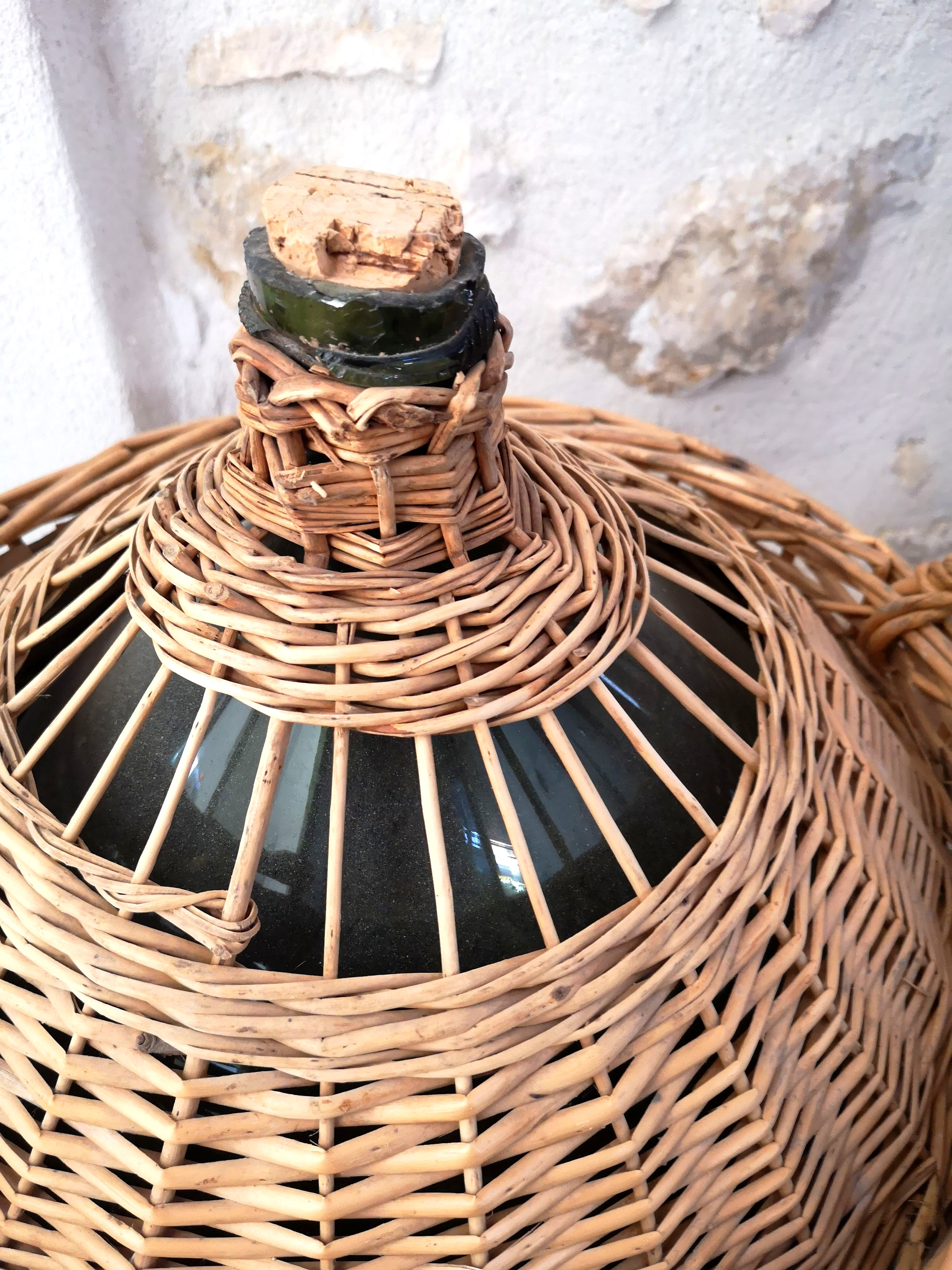 Mulched demijohn