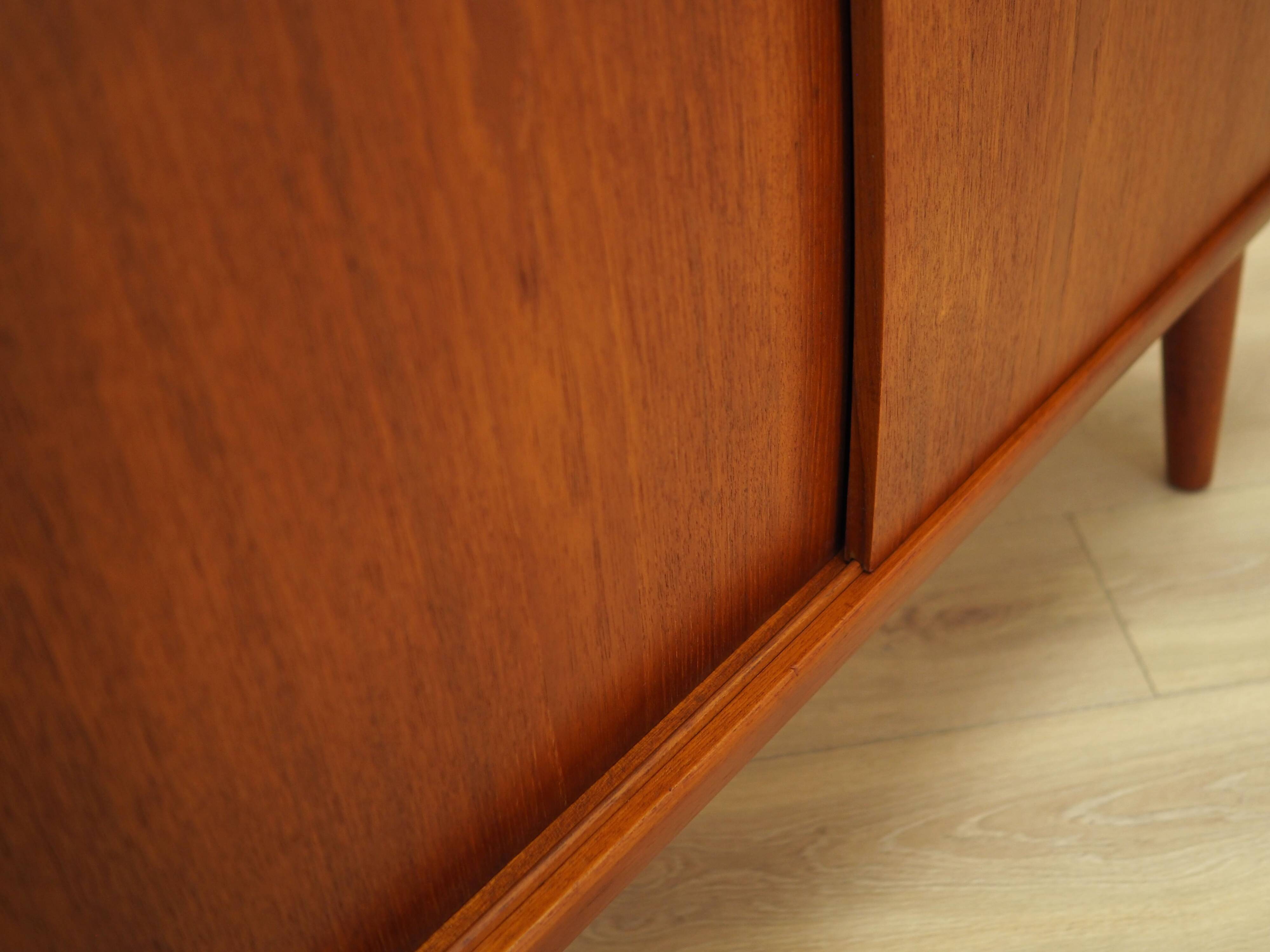 Buffet en teck, design danois, années 1970, production : Danemark