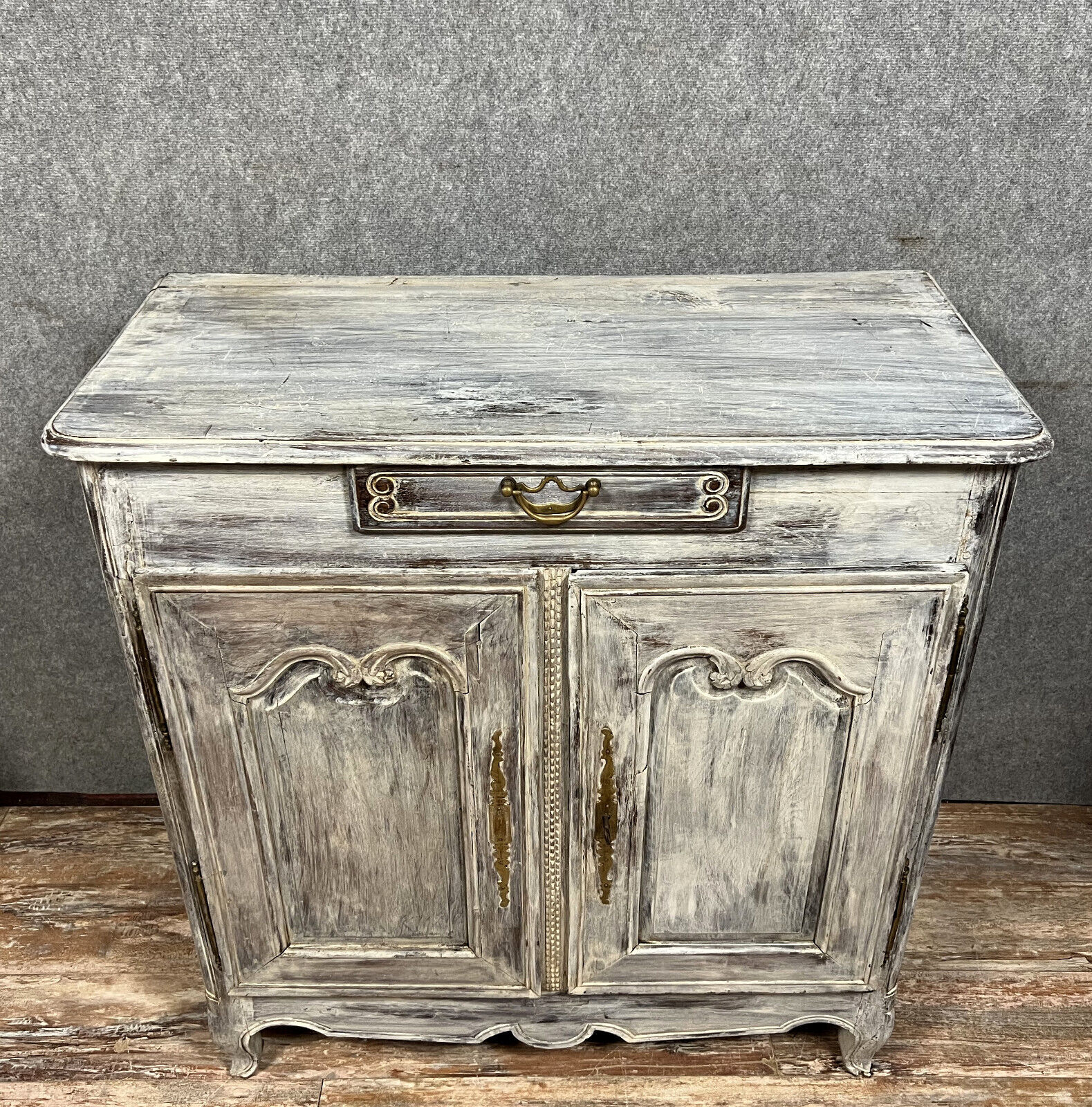 Patinated support sideboard Louis XV era around 1750