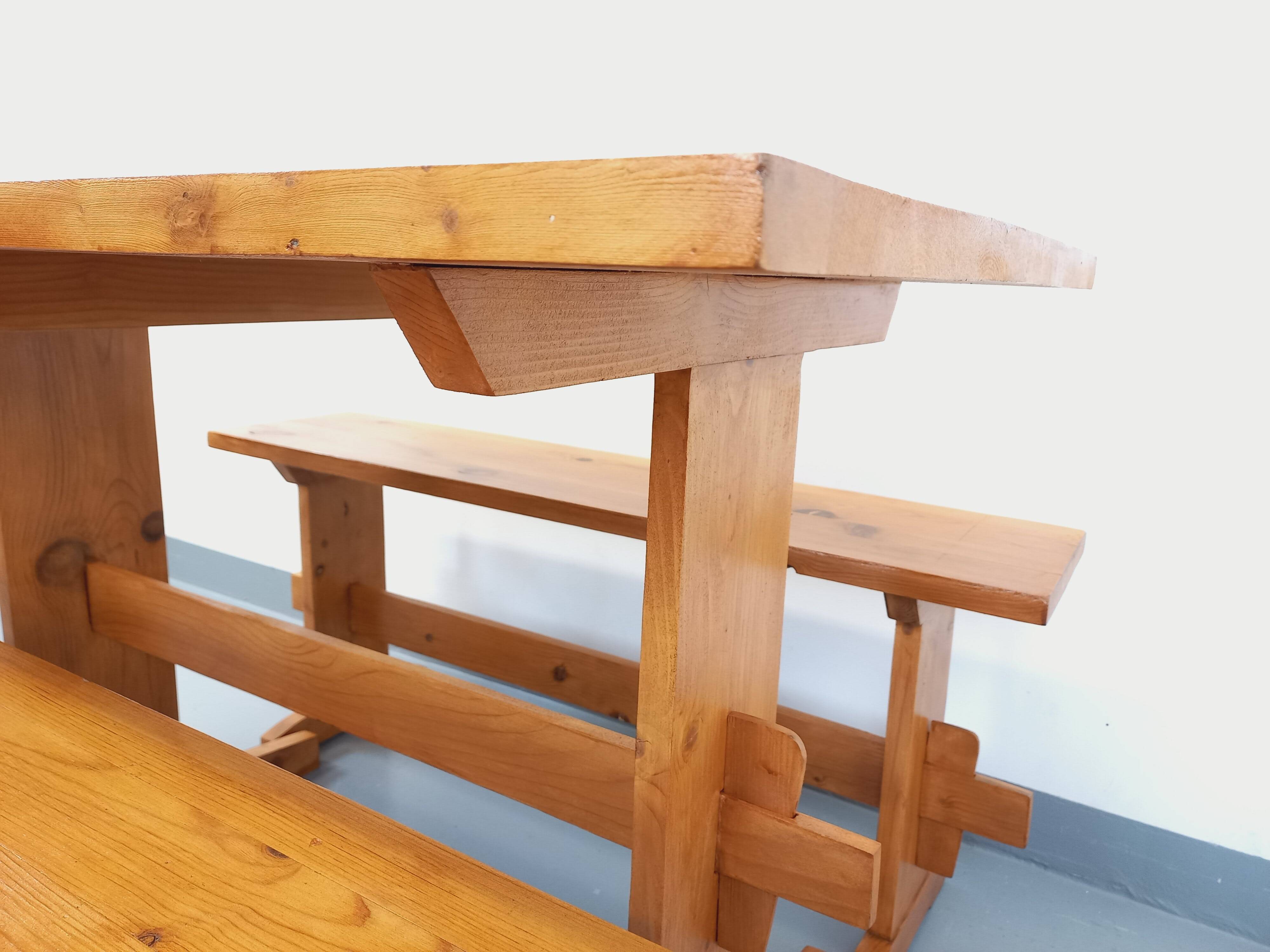 Suite of a table and 2 vintage fir benches from the 60s