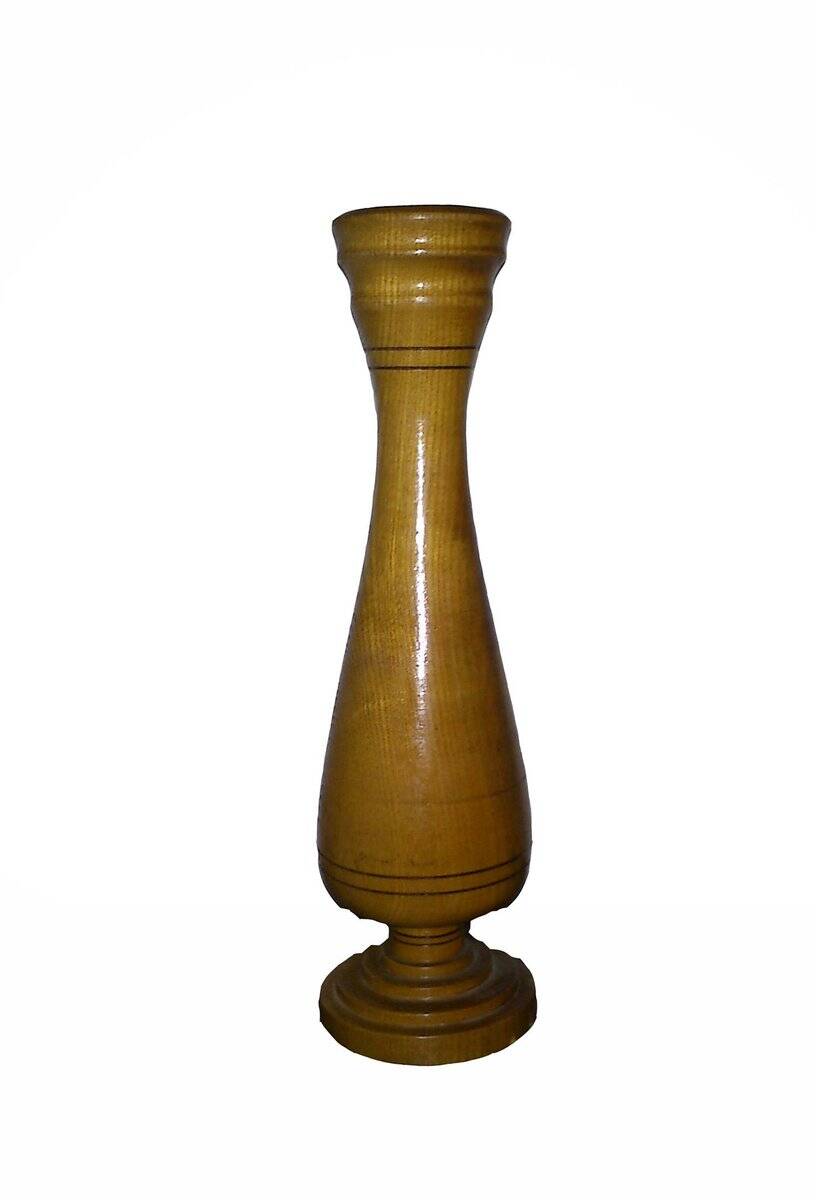 Brown wooden vase from the 1940s, turned, with an elongated silhouette and moulded base.