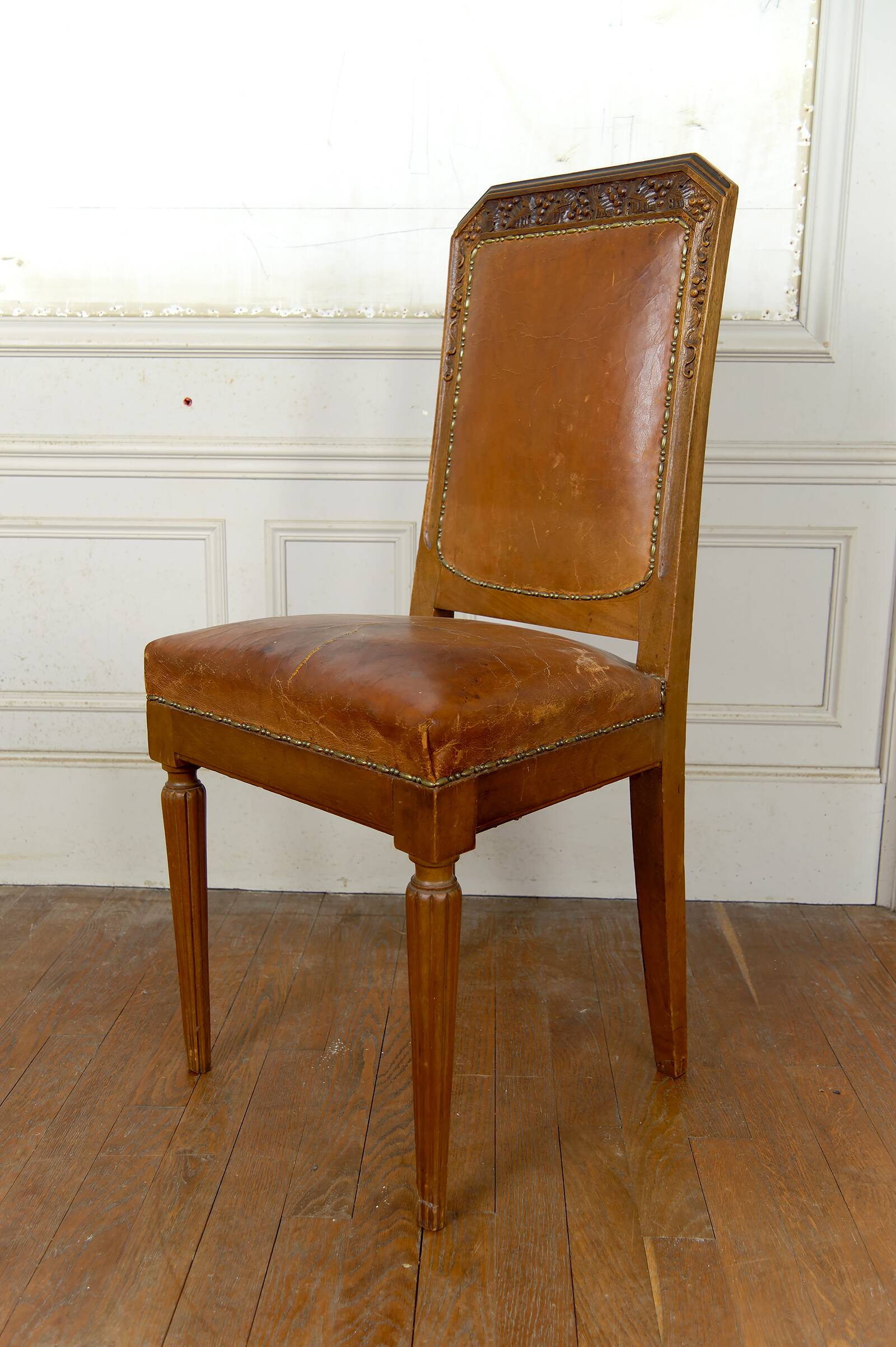 Set of 6 Art Deco carved walnut chairs, Circa 1920