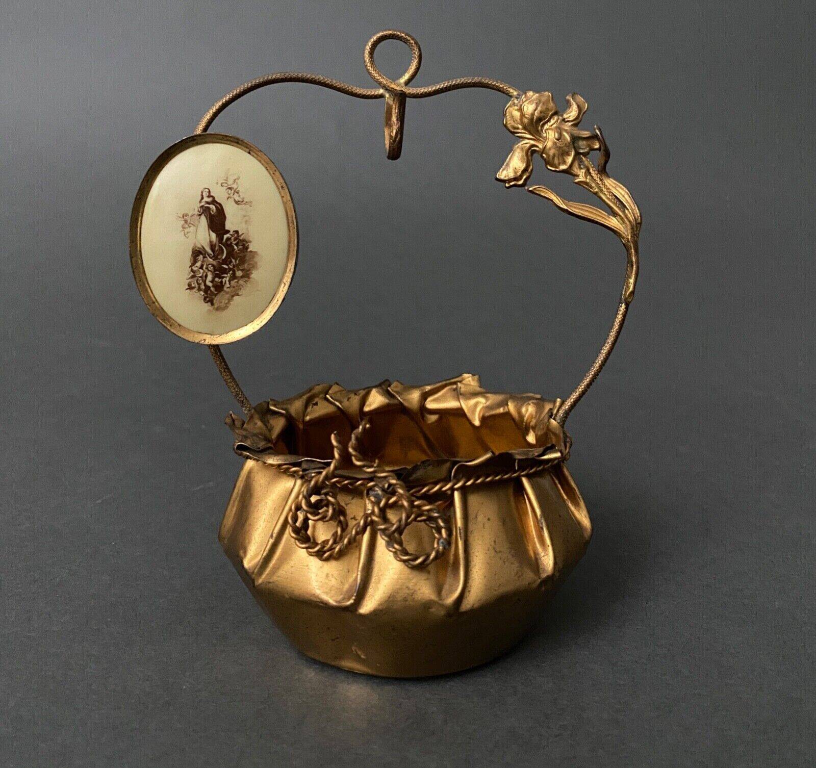 Golden metal basket Napoleon III 19th century foliage decoration religious medallion