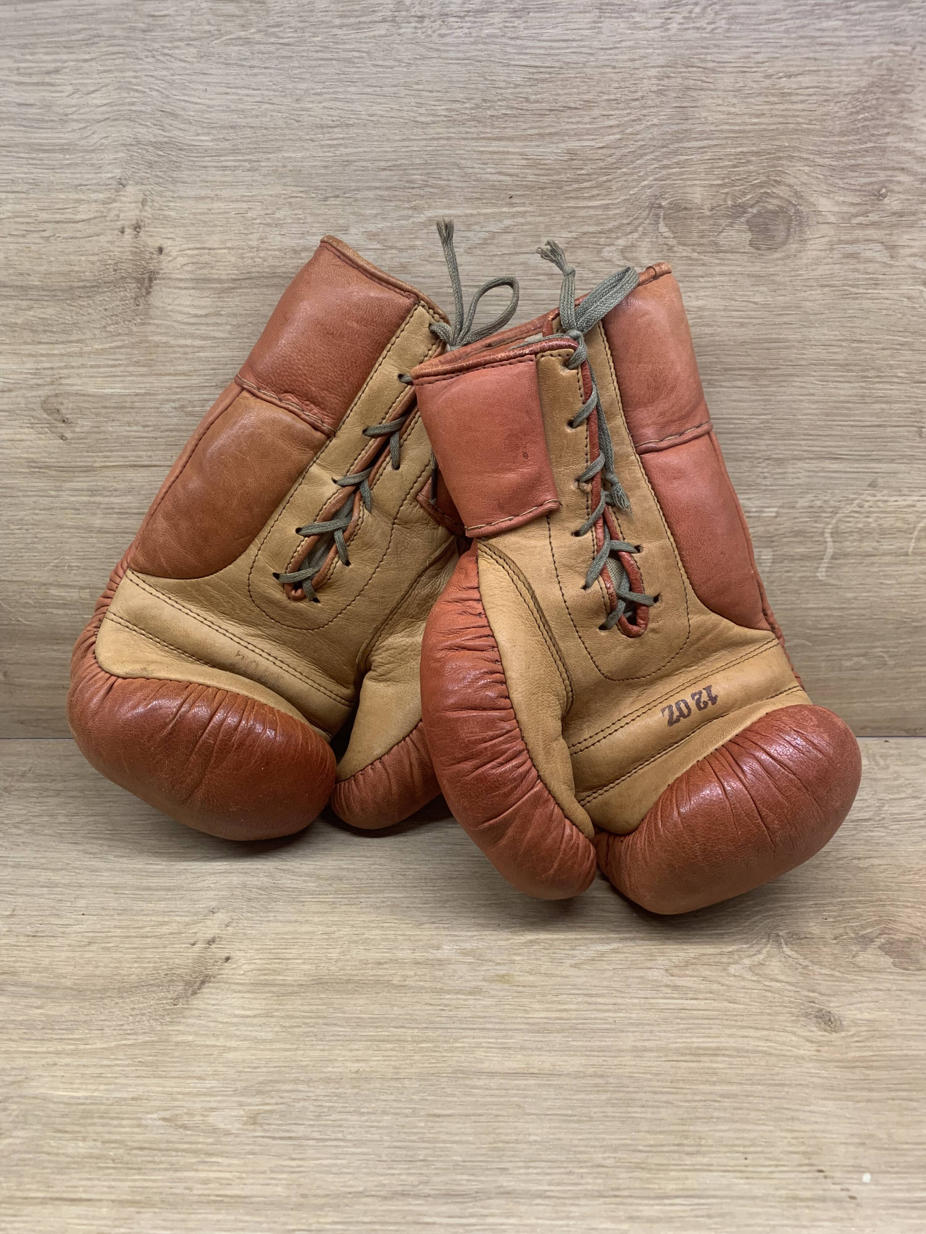 Boxing gloves, 1970s
