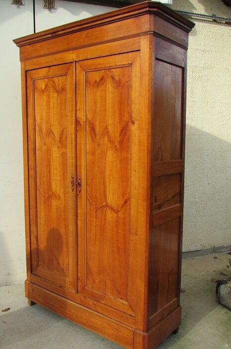 Ancienne armoire en merisier | Selency