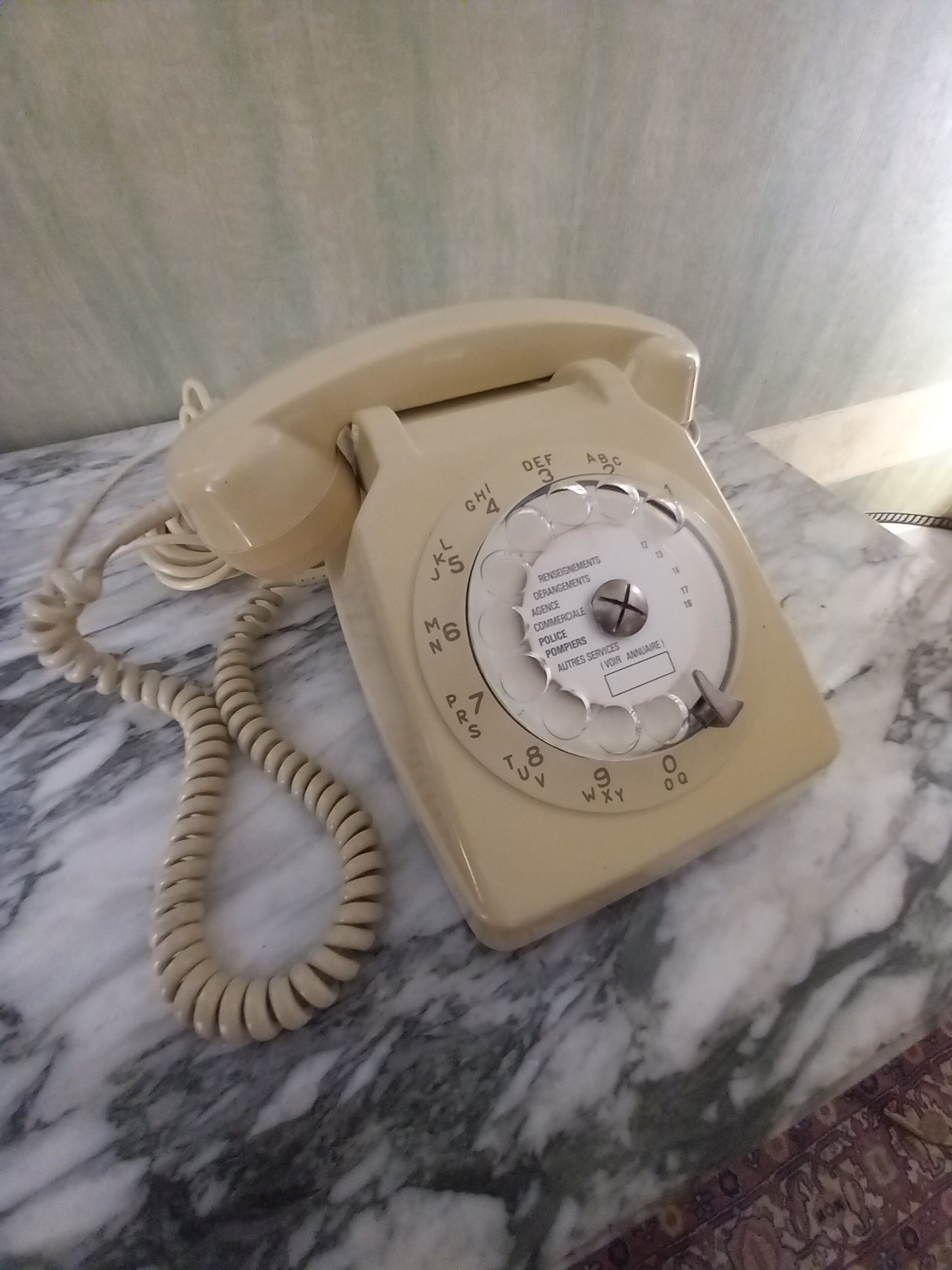 Telephone socotel ivory of the years 82