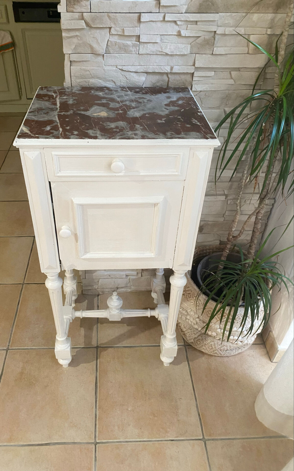 Chevet ancien dessus marbre