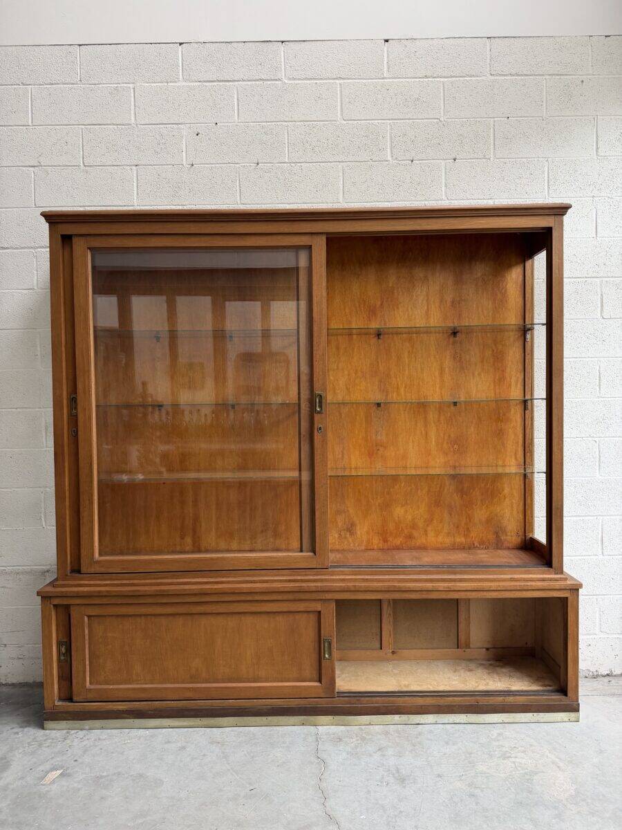 Ancienne vitrine de pharmacie