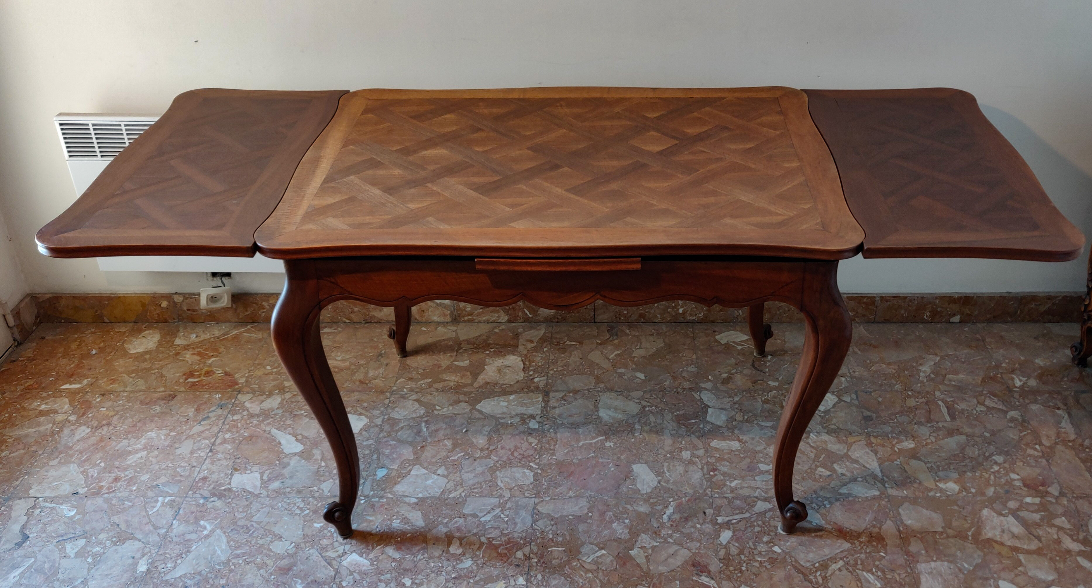 Table Louis XV floored 4/6 people