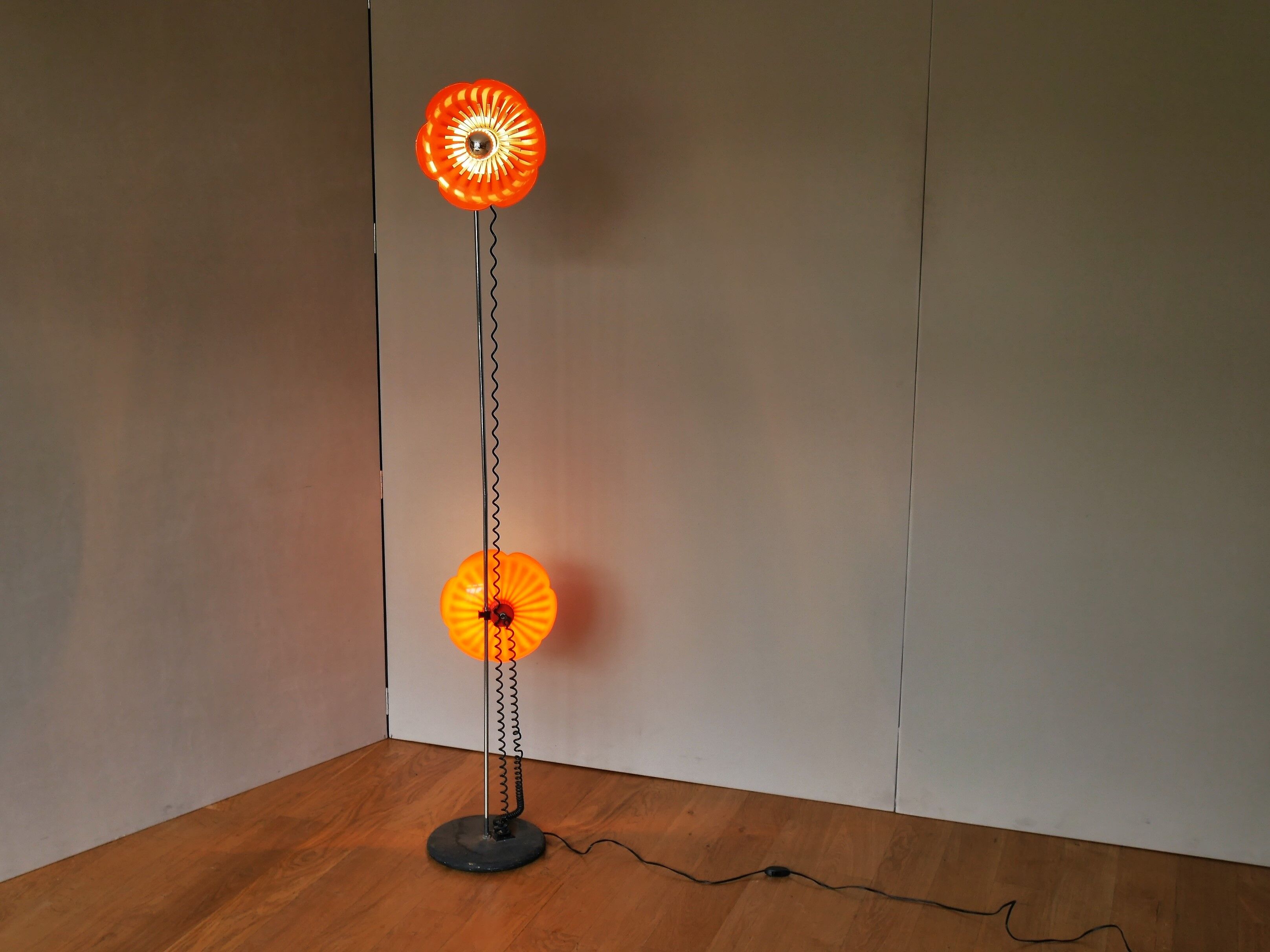 Lamppost flowers design seventies