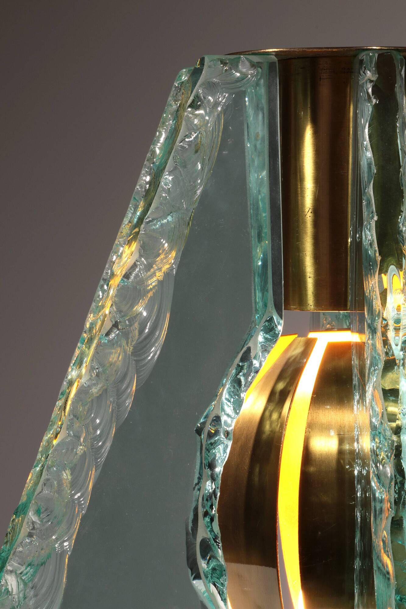 Lampe de table en verre ciselé et laiton par Gino Paroldo pour Dinodei, années 1960