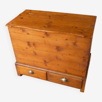 Wood chest