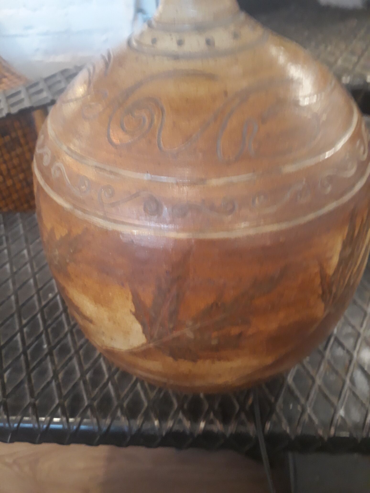 Vallauris lamp decorated with foliage