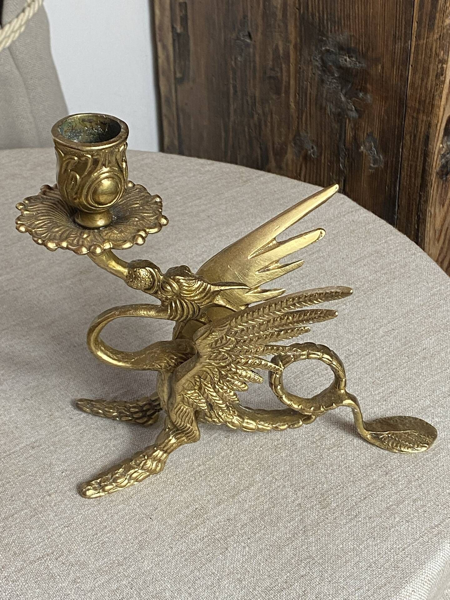Paire de bougeoirs chimères en bronze