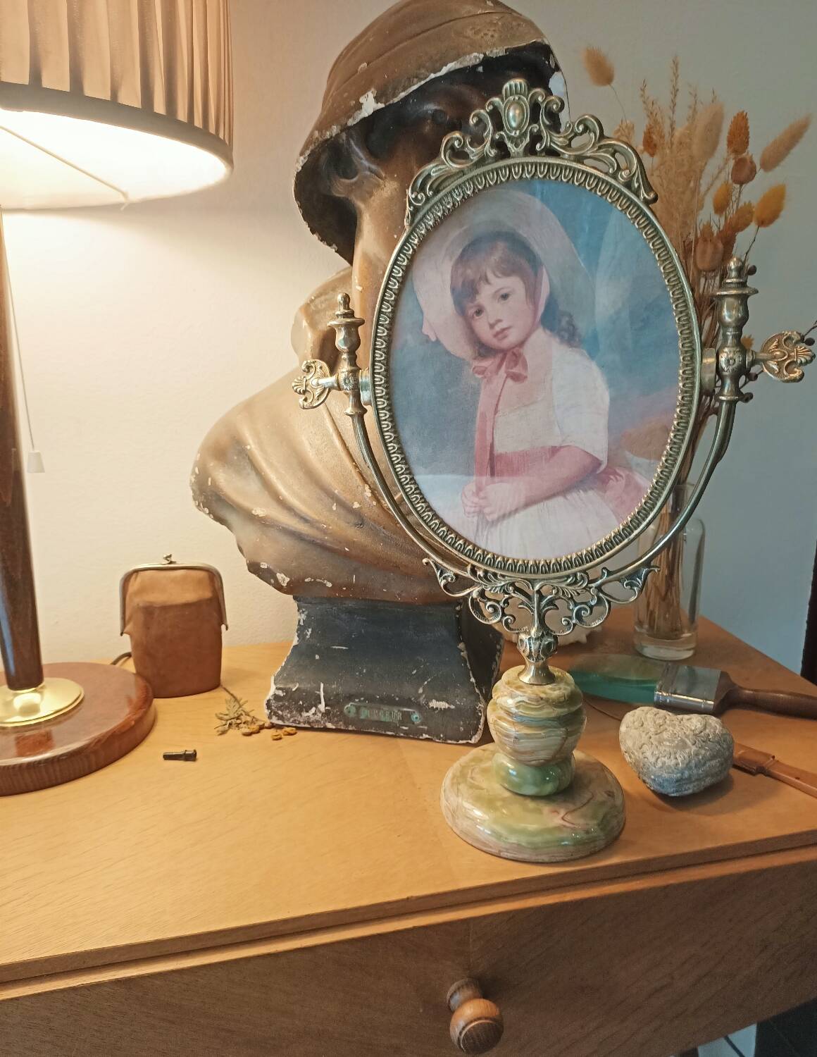 Adjustable photo frame