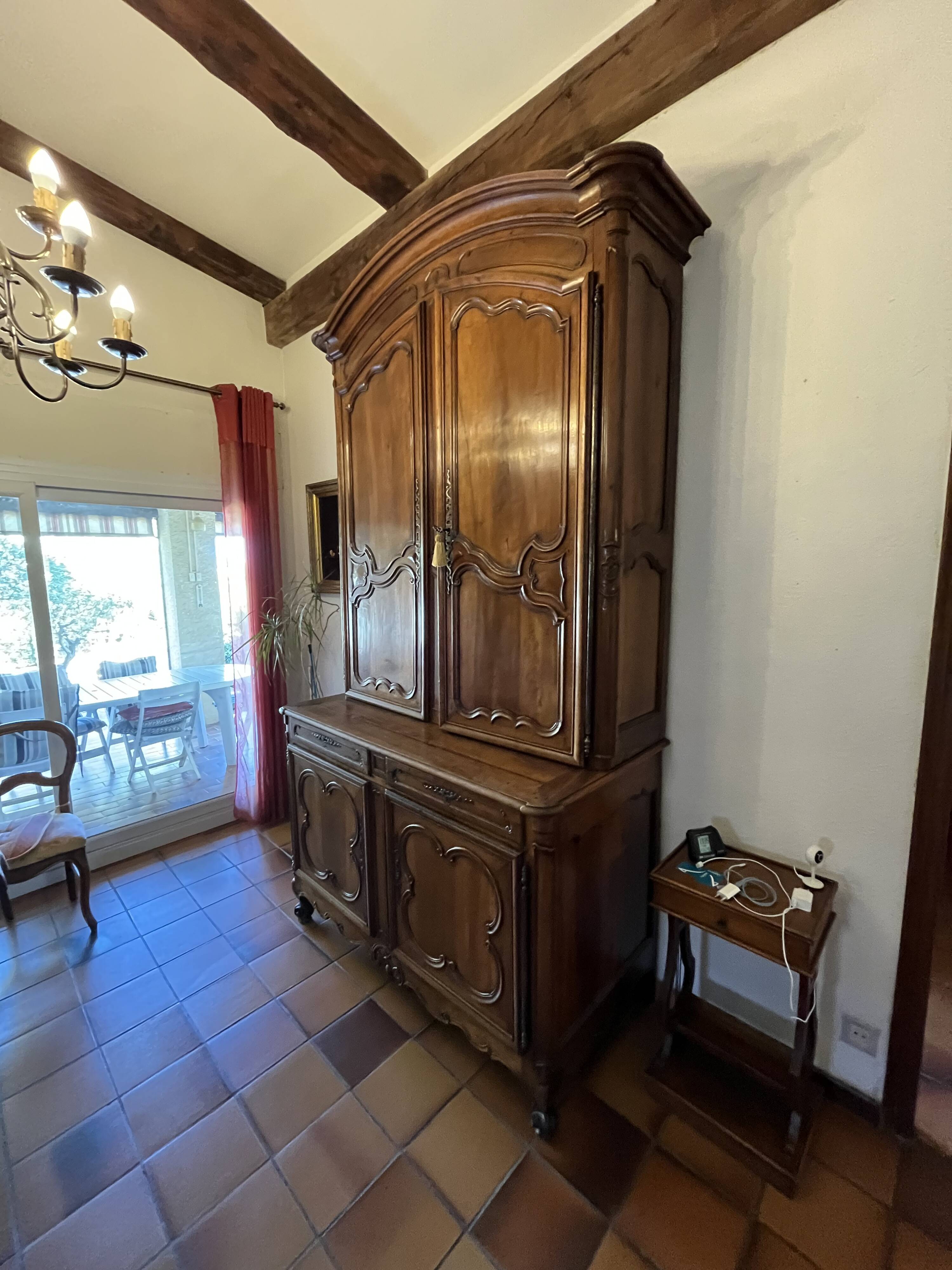 Armoire (Bahut) deux corps Louis XV en noyer 18e siècle