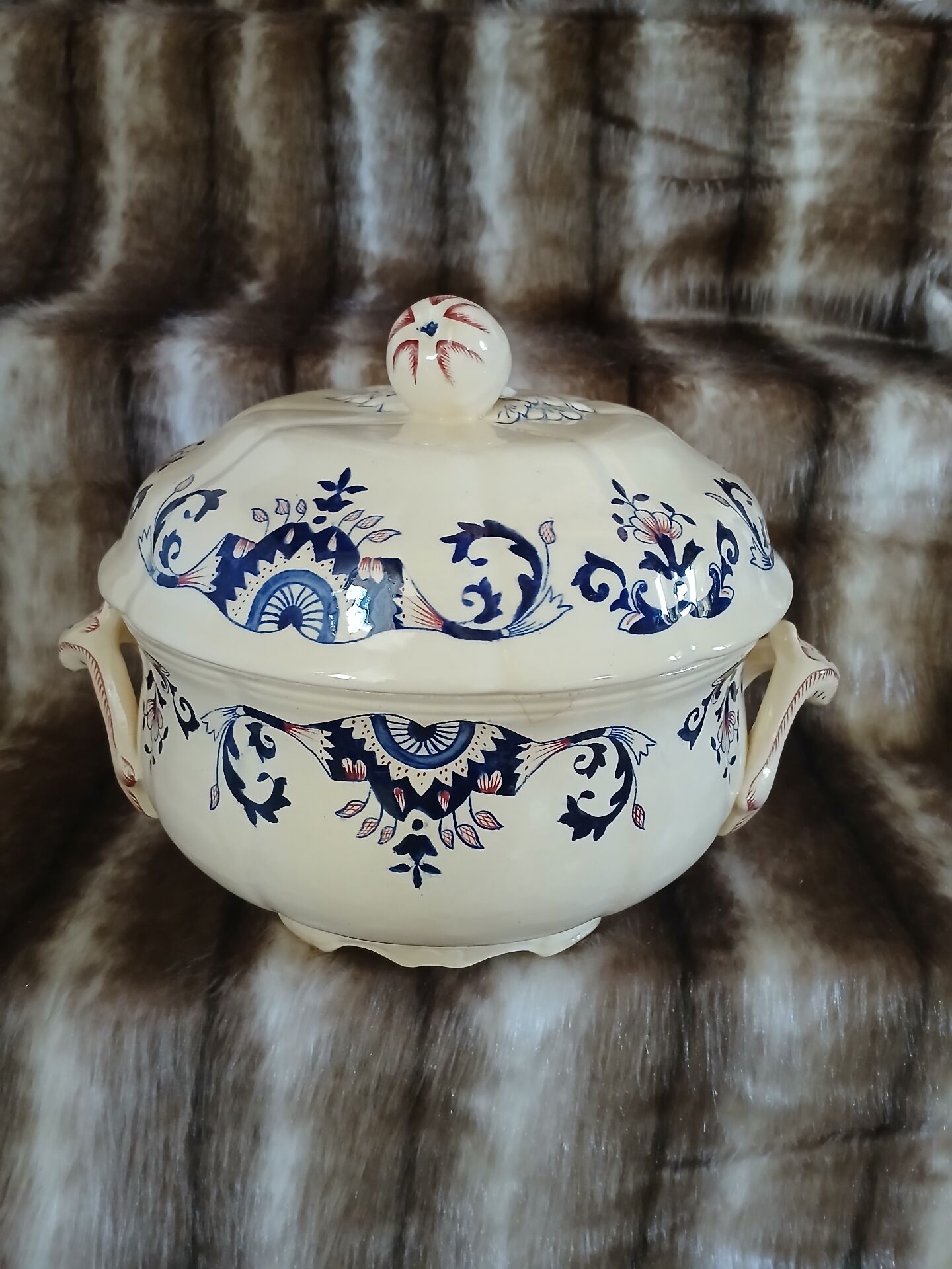 Large soup tureen in Longchamp ironstone