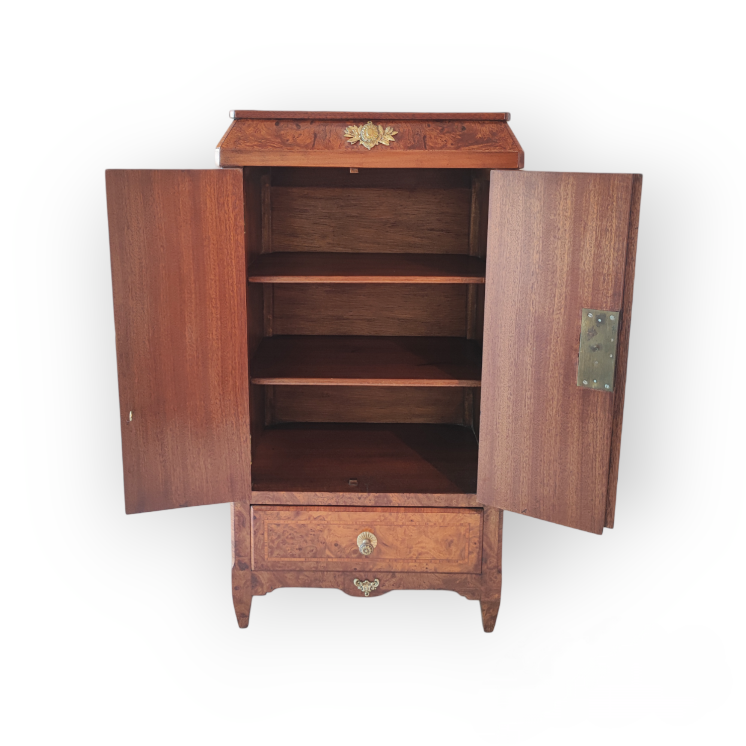 Armoire miniature en noyer Burr